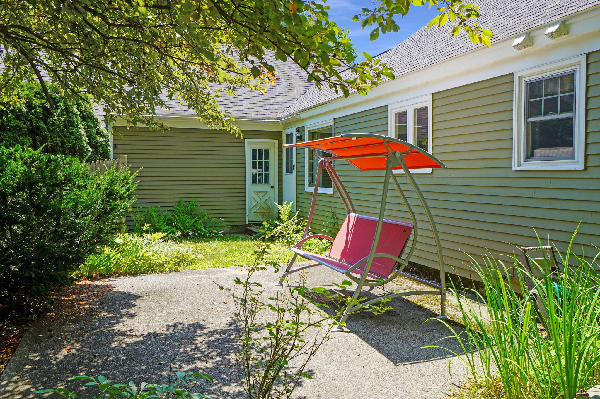 51 Applegate Lane, 51