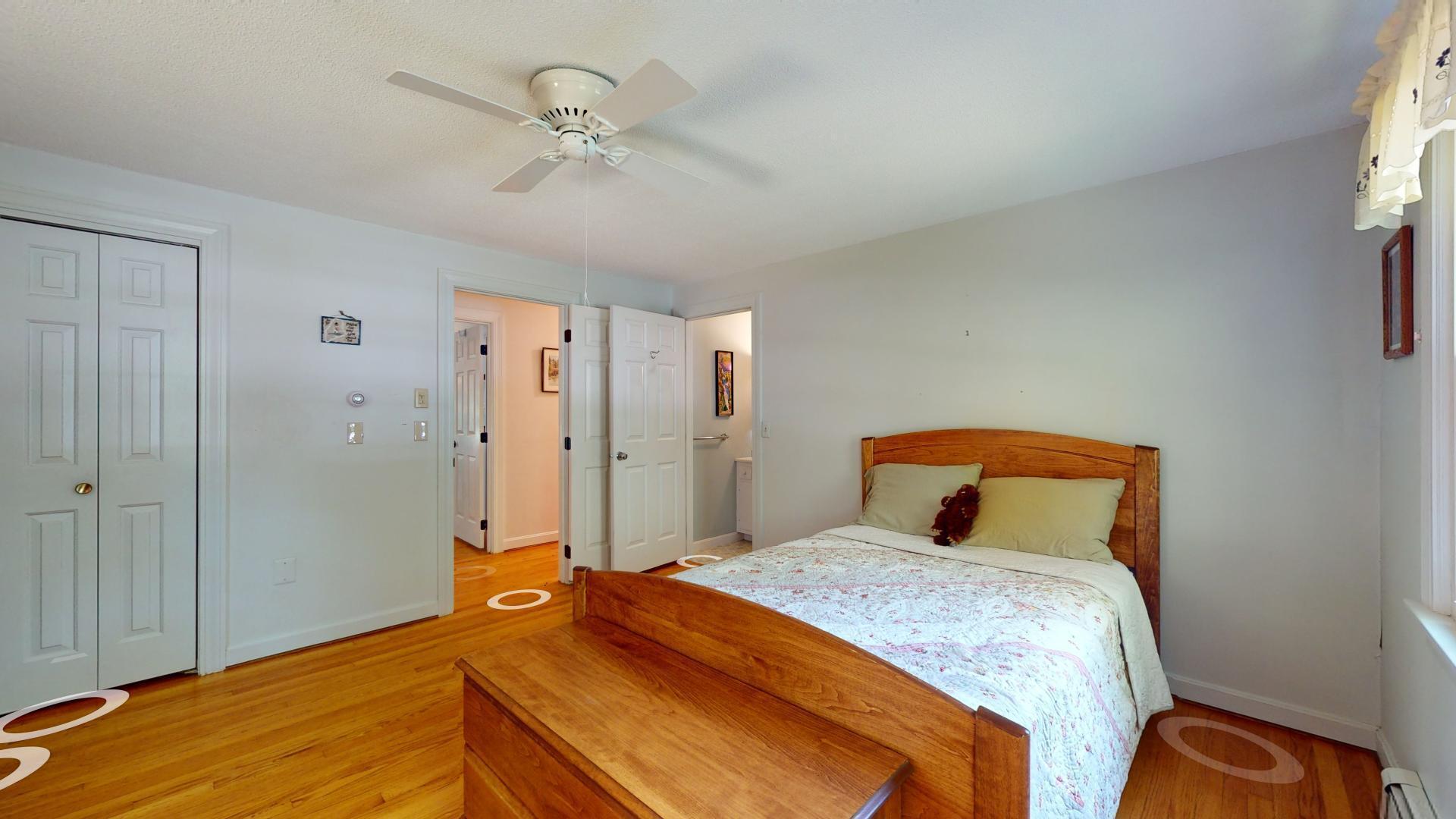 51 Applegate Lane, 51