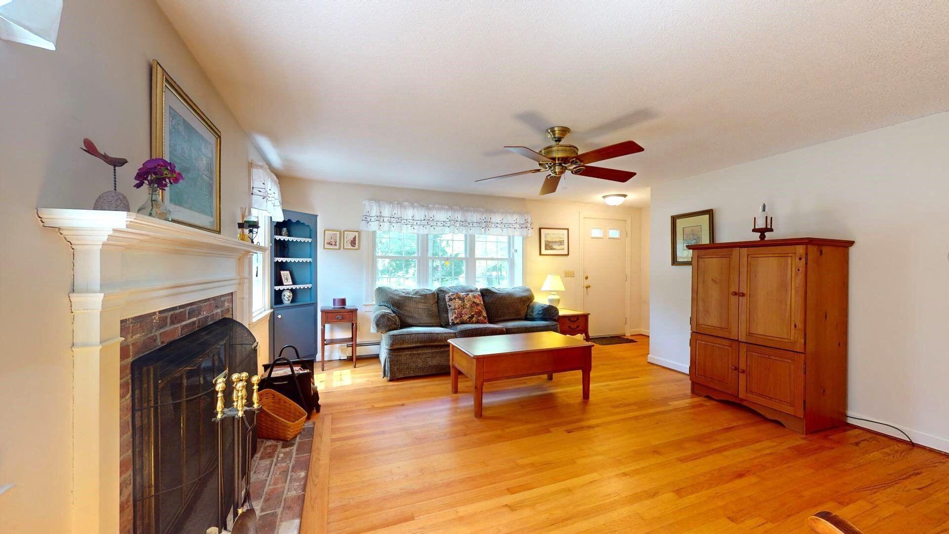 51 Applegate Lane, 51