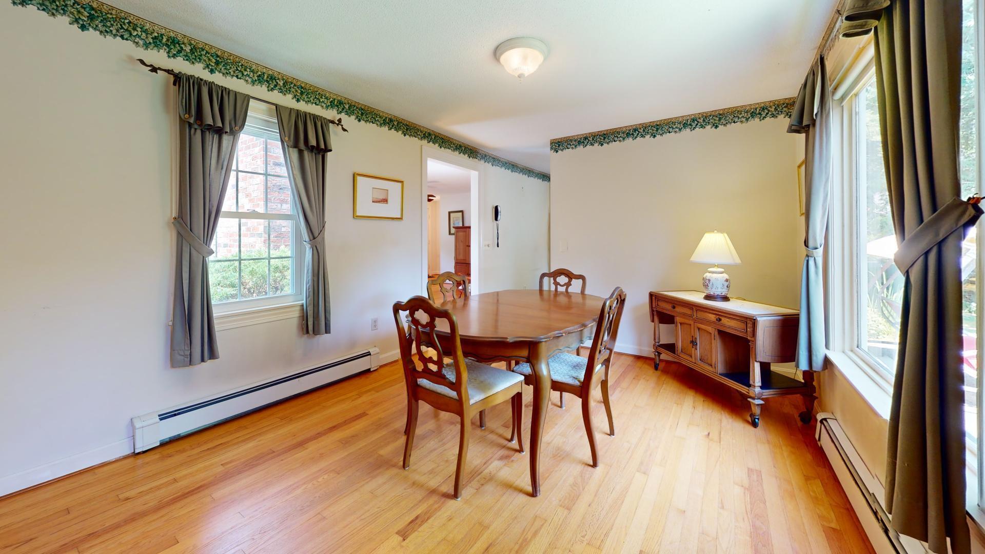 51 Applegate Lane, 51