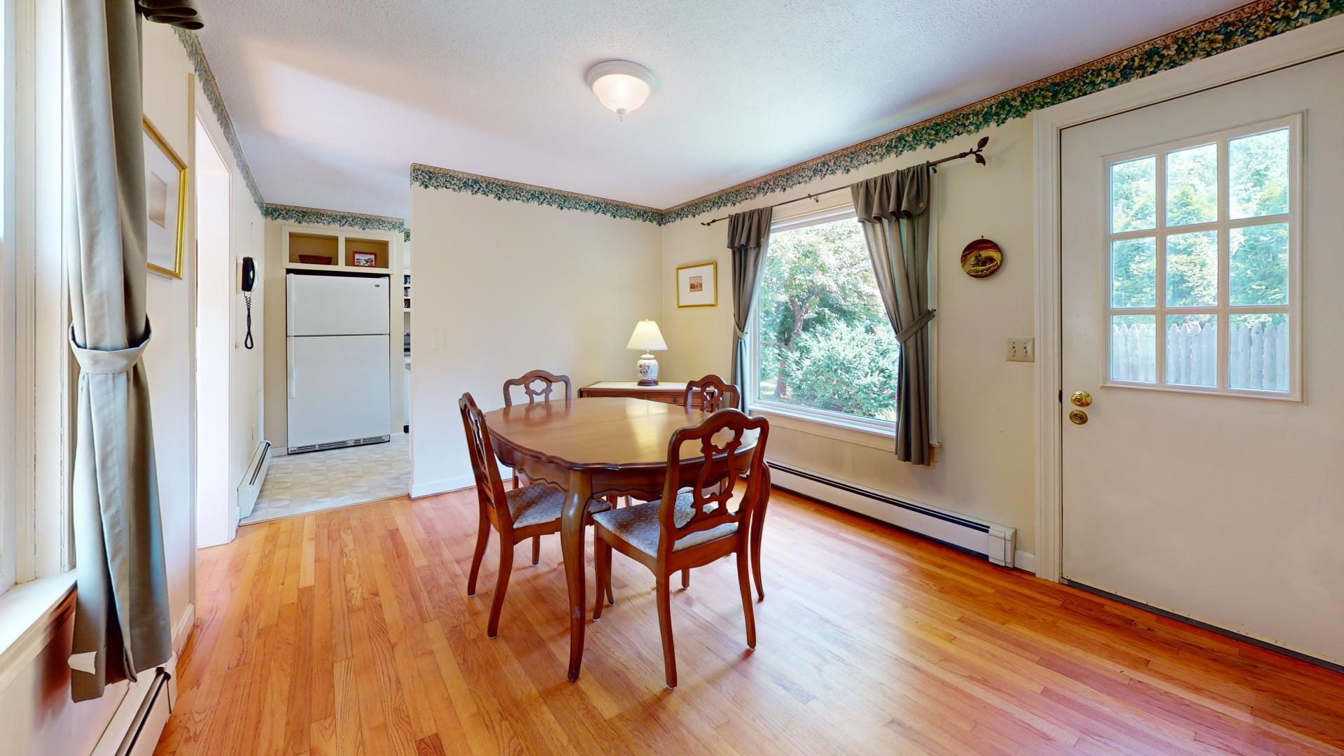 51 Applegate Lane, 51