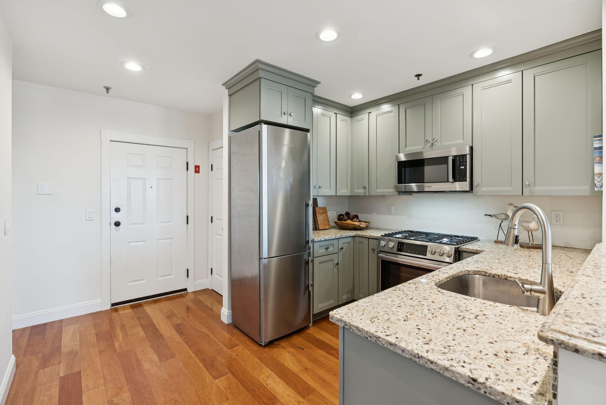 150 Middle Street, 4B