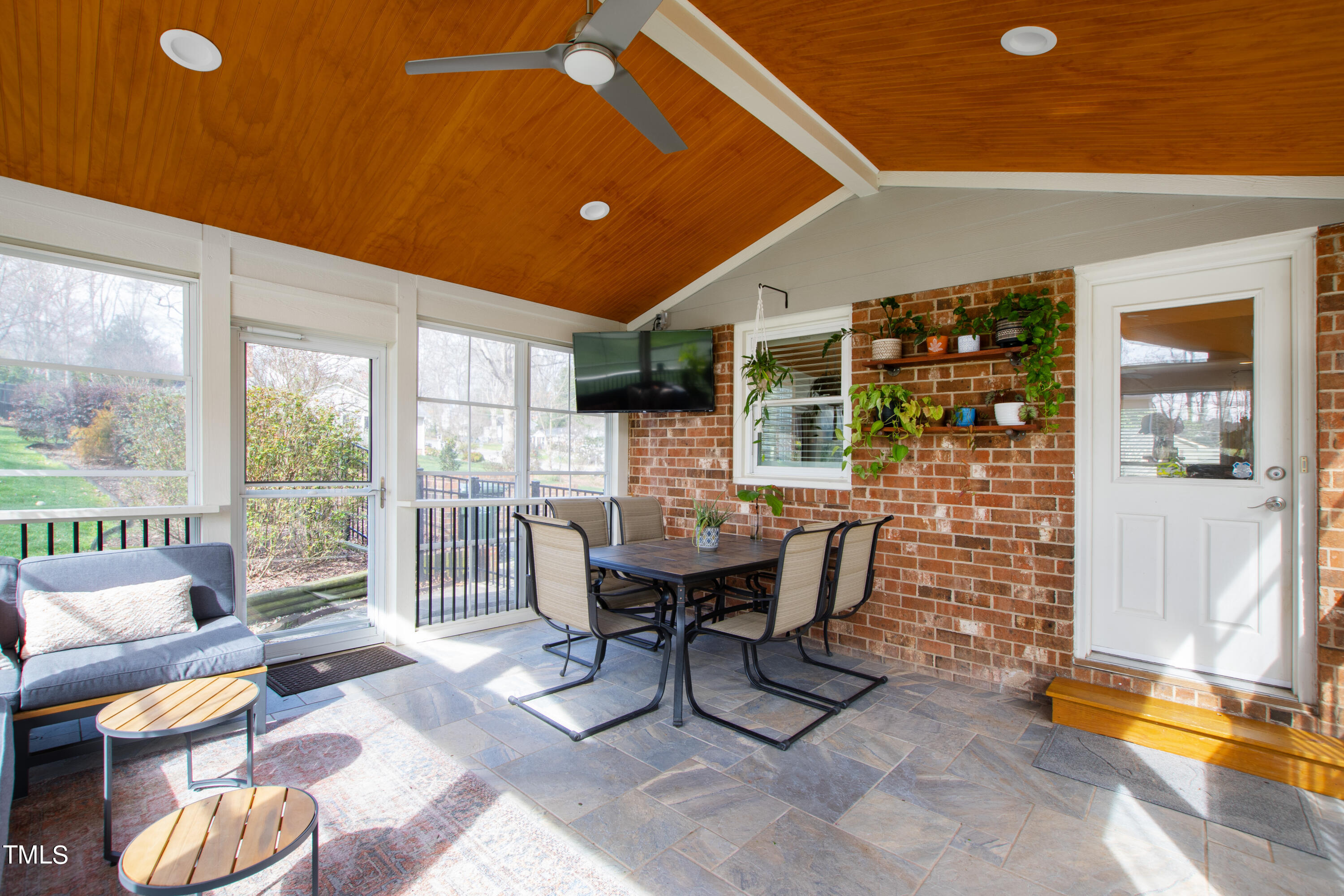 401 N Glen Drive