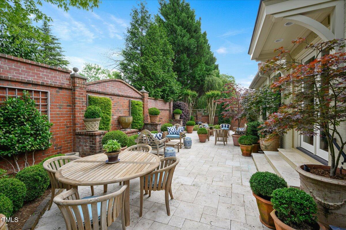 1816 Great Oaks Drive