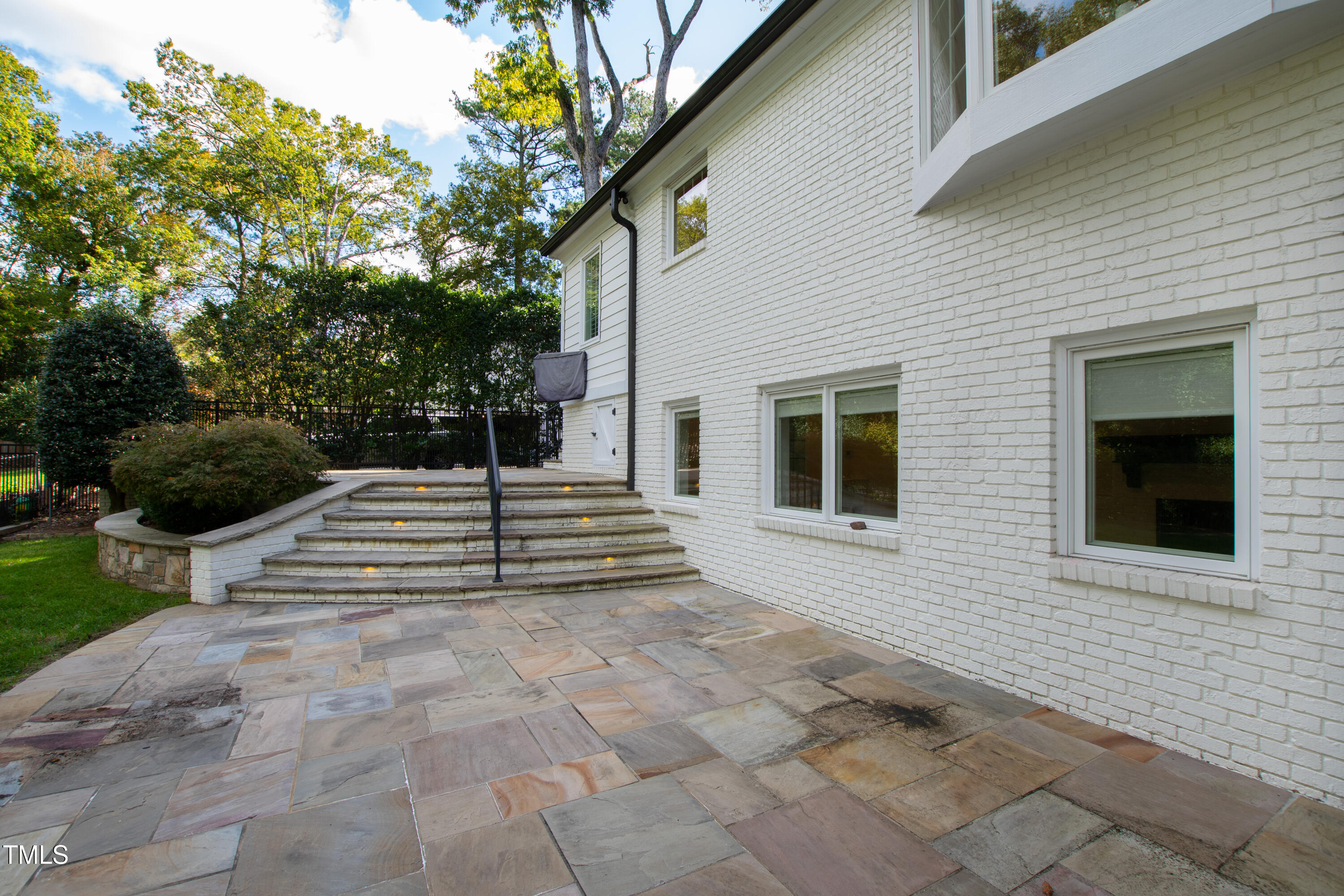 1112 Glen Eden Drive