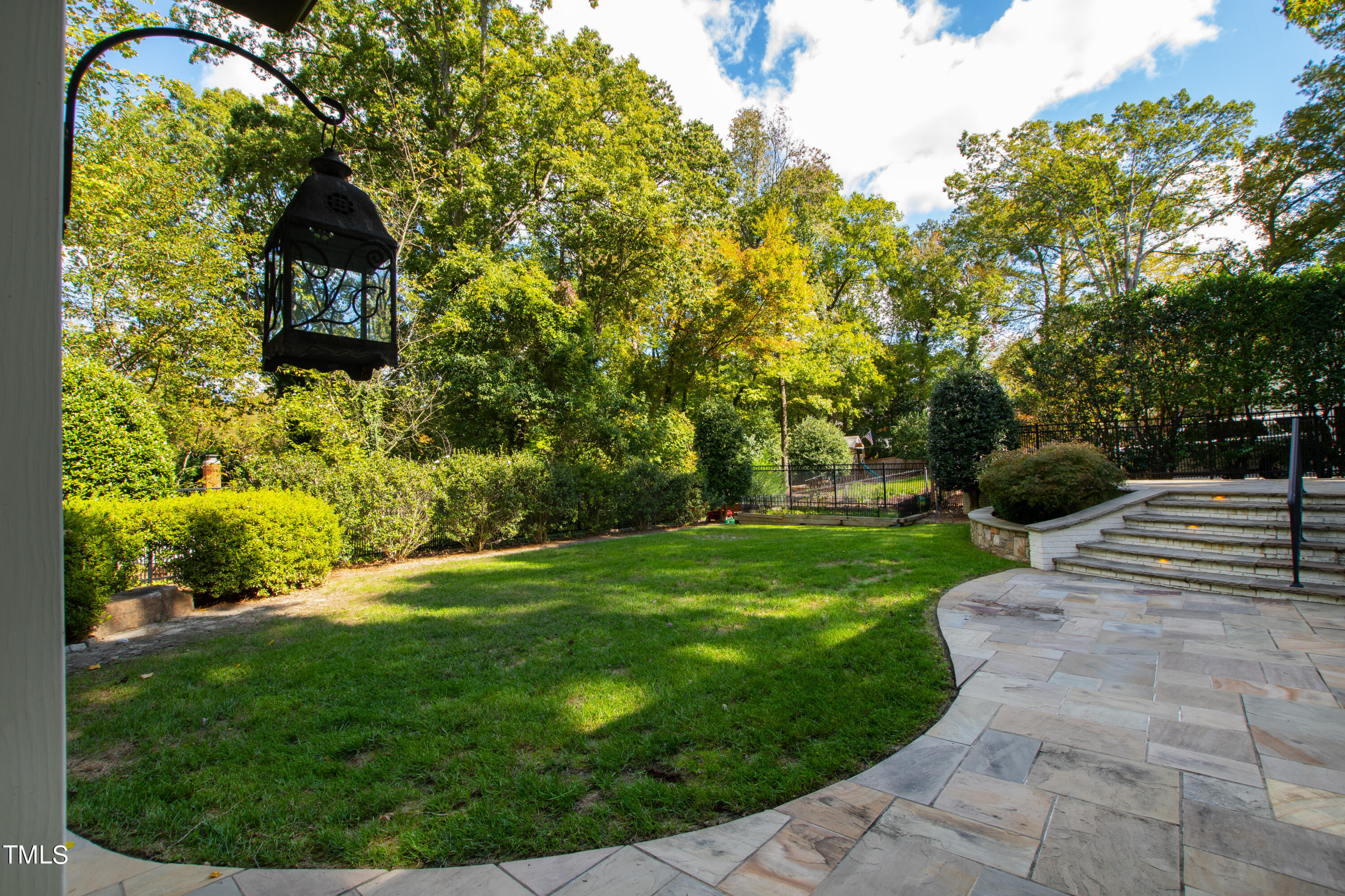 1112 Glen Eden Drive