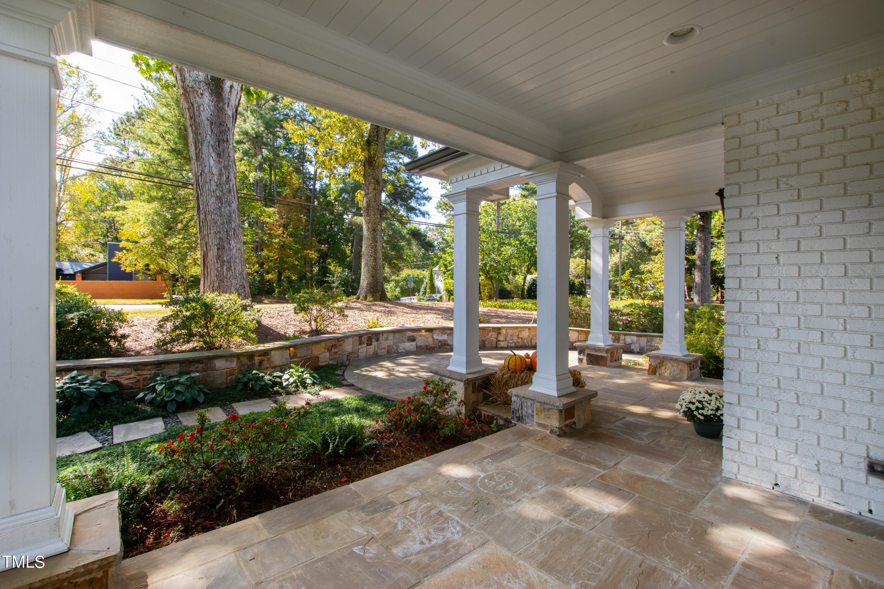 1112 Glen Eden Drive