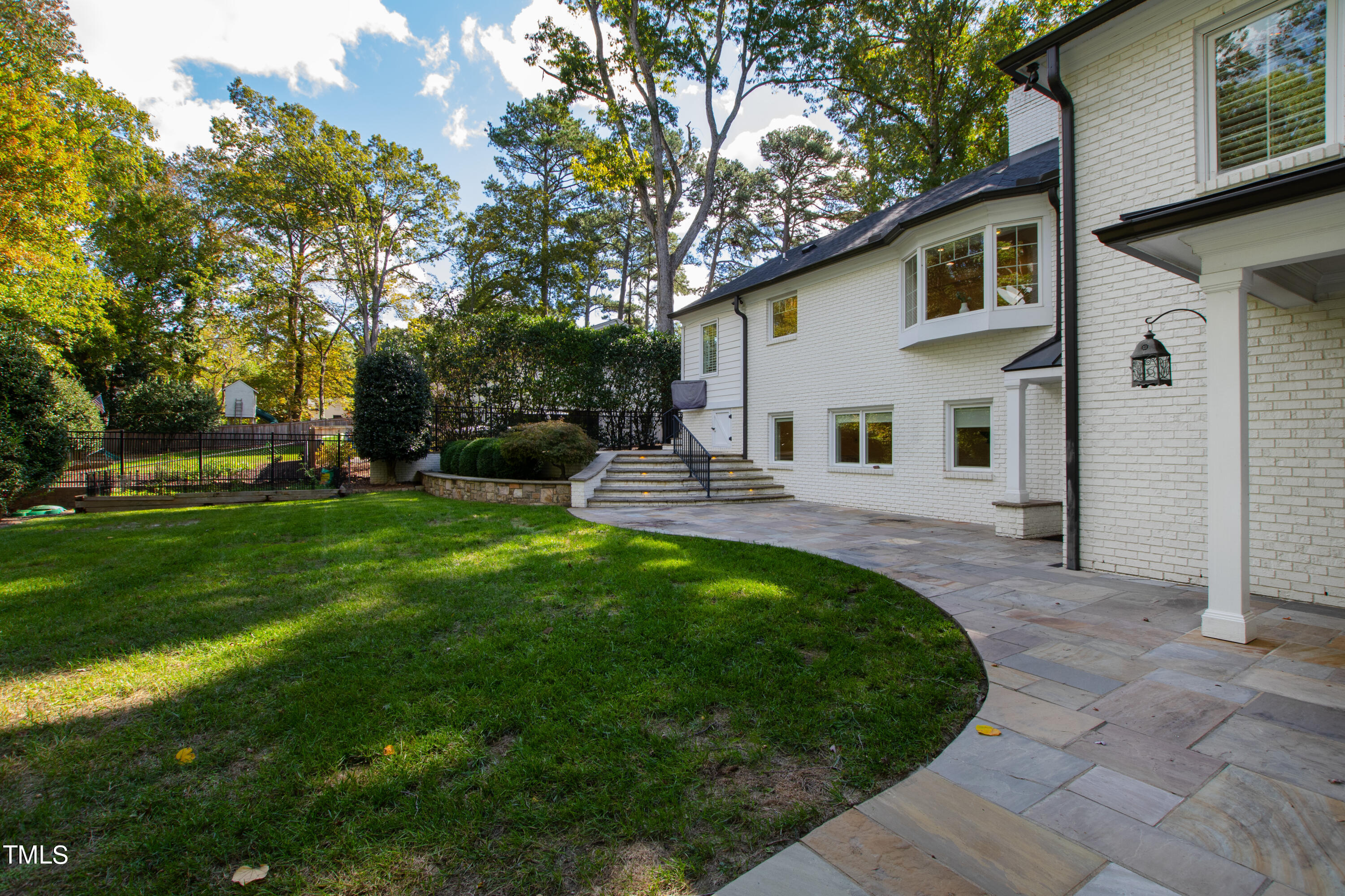 1112 Glen Eden Drive