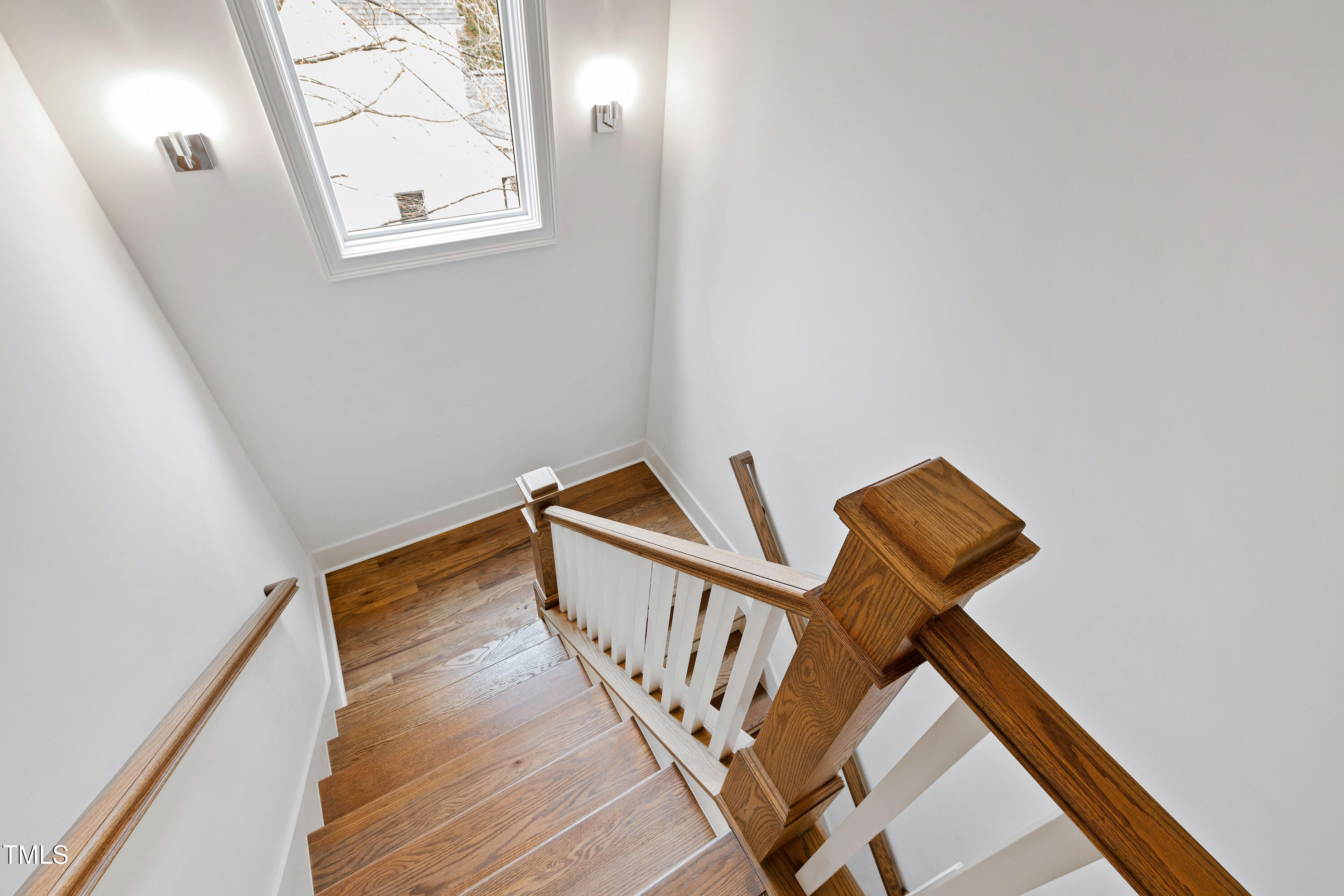 909 Lake Boone Trail