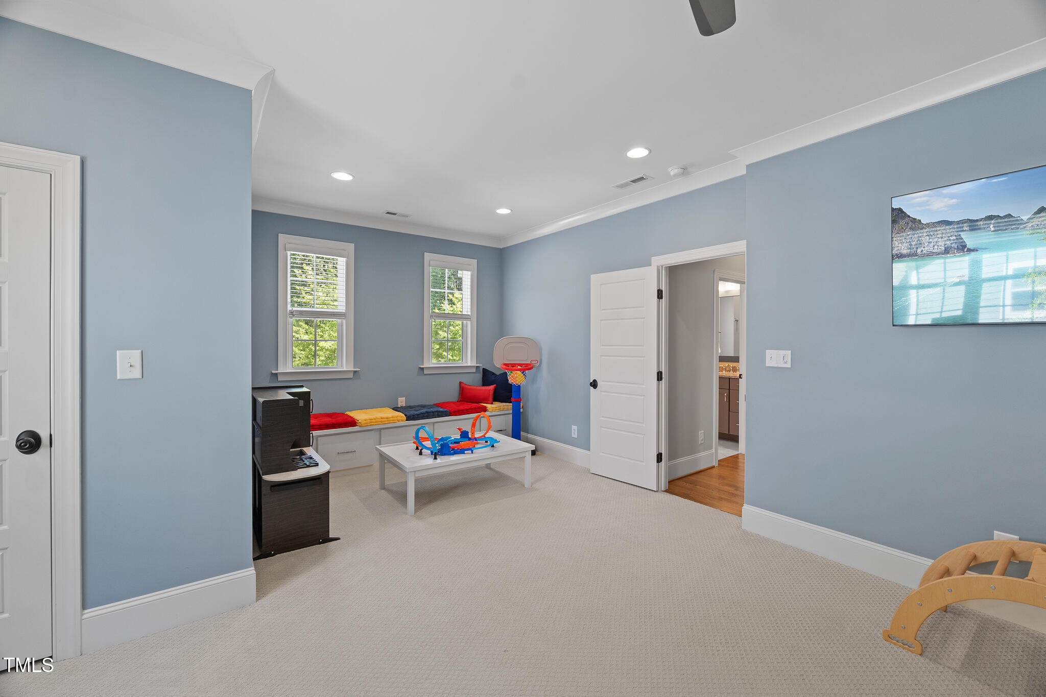 2993 Club Drive