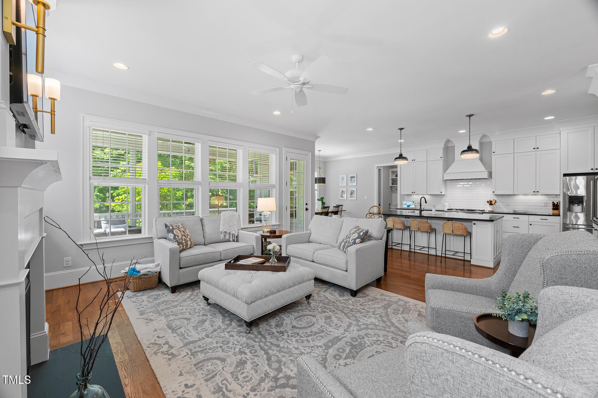 2993 Club Drive