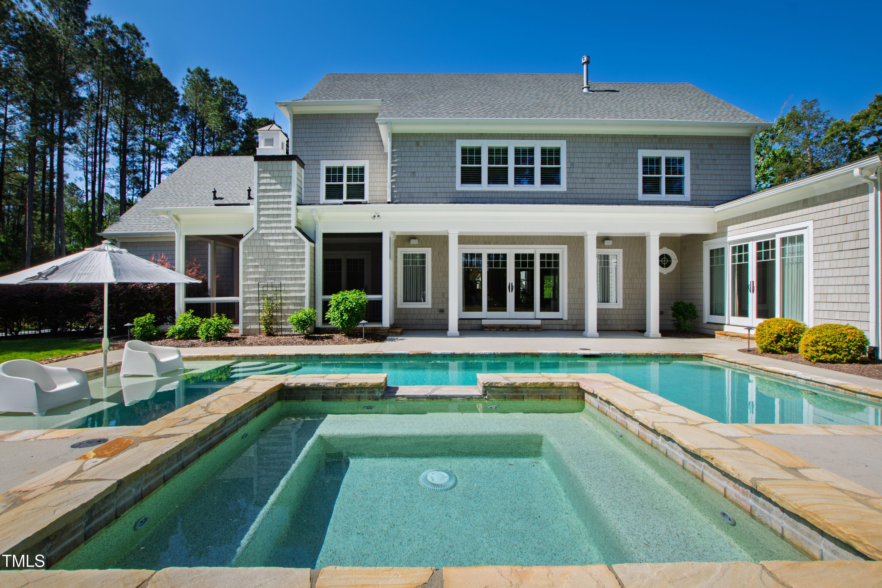 6 Castlewood Drive