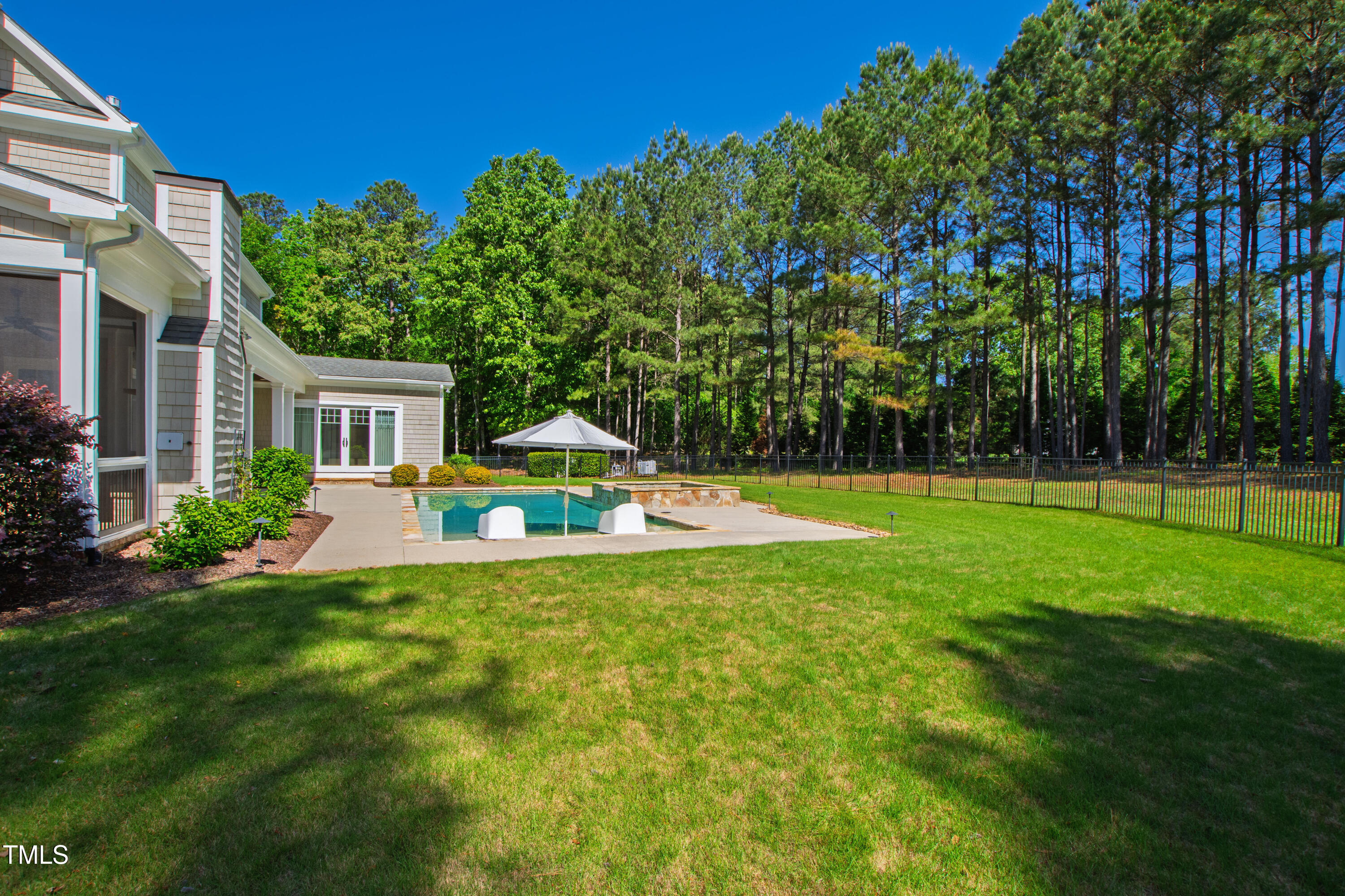 6 Castlewood Drive