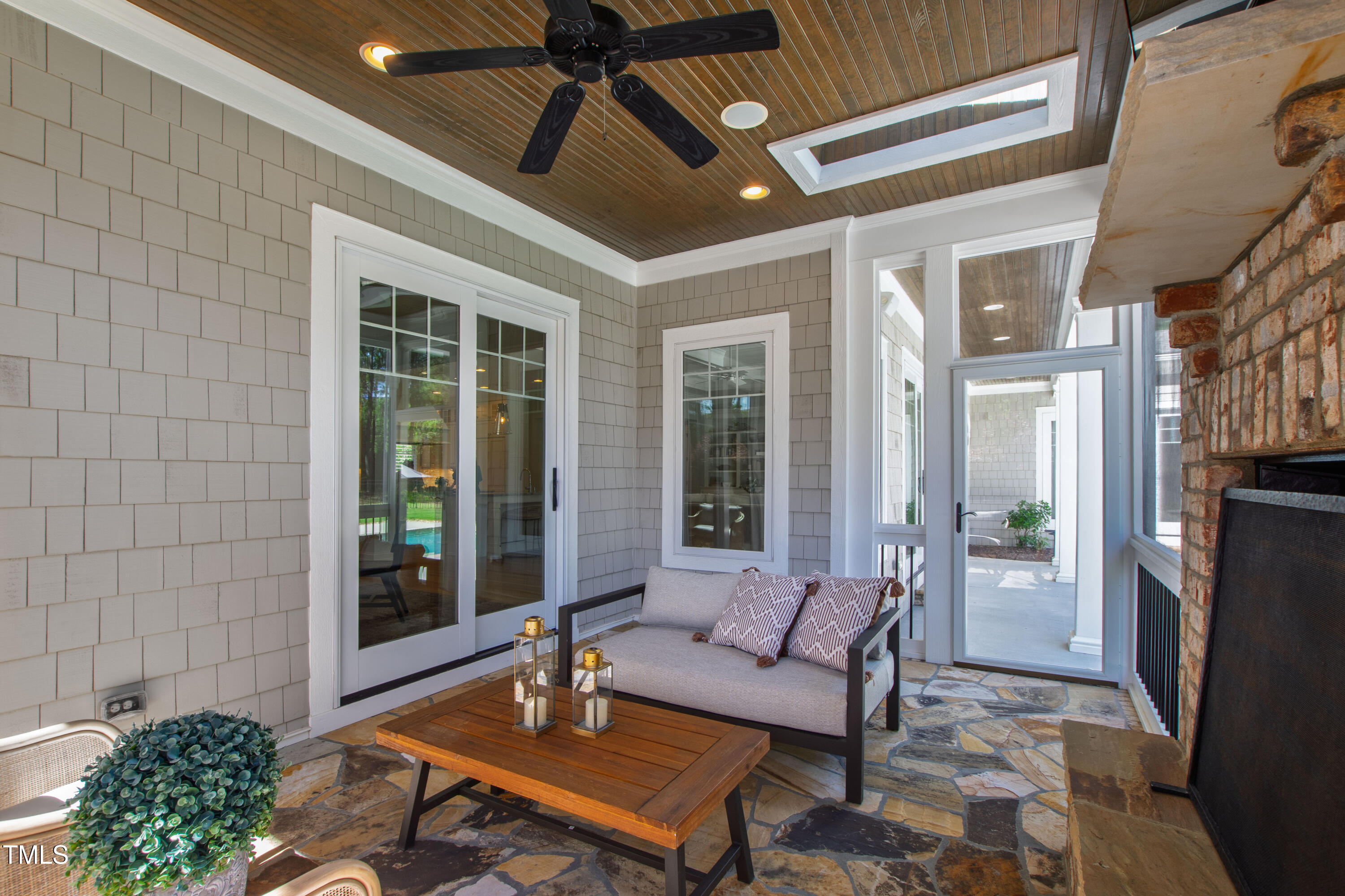 6 Castlewood Drive