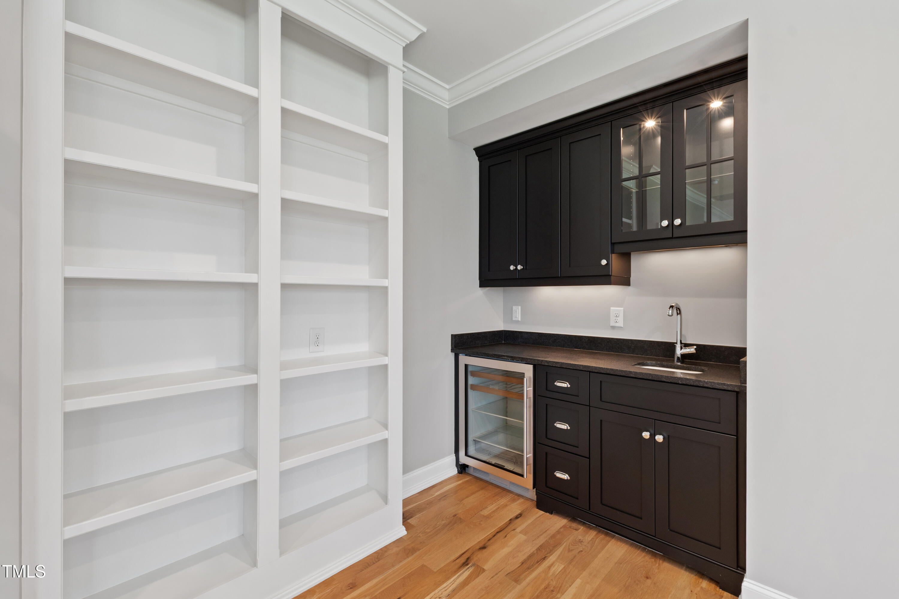 6 Castlewood Drive