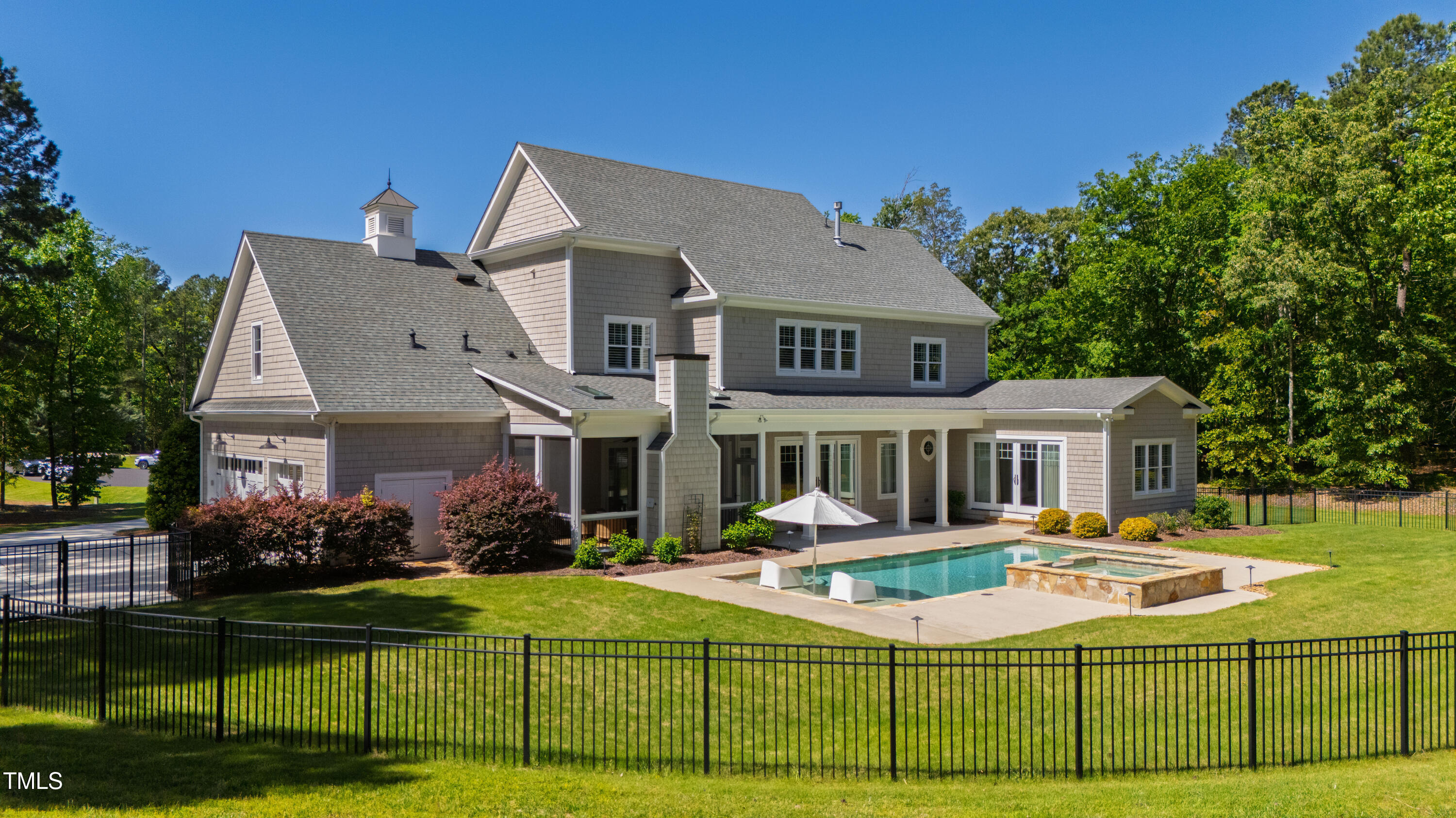 6 Castlewood Drive