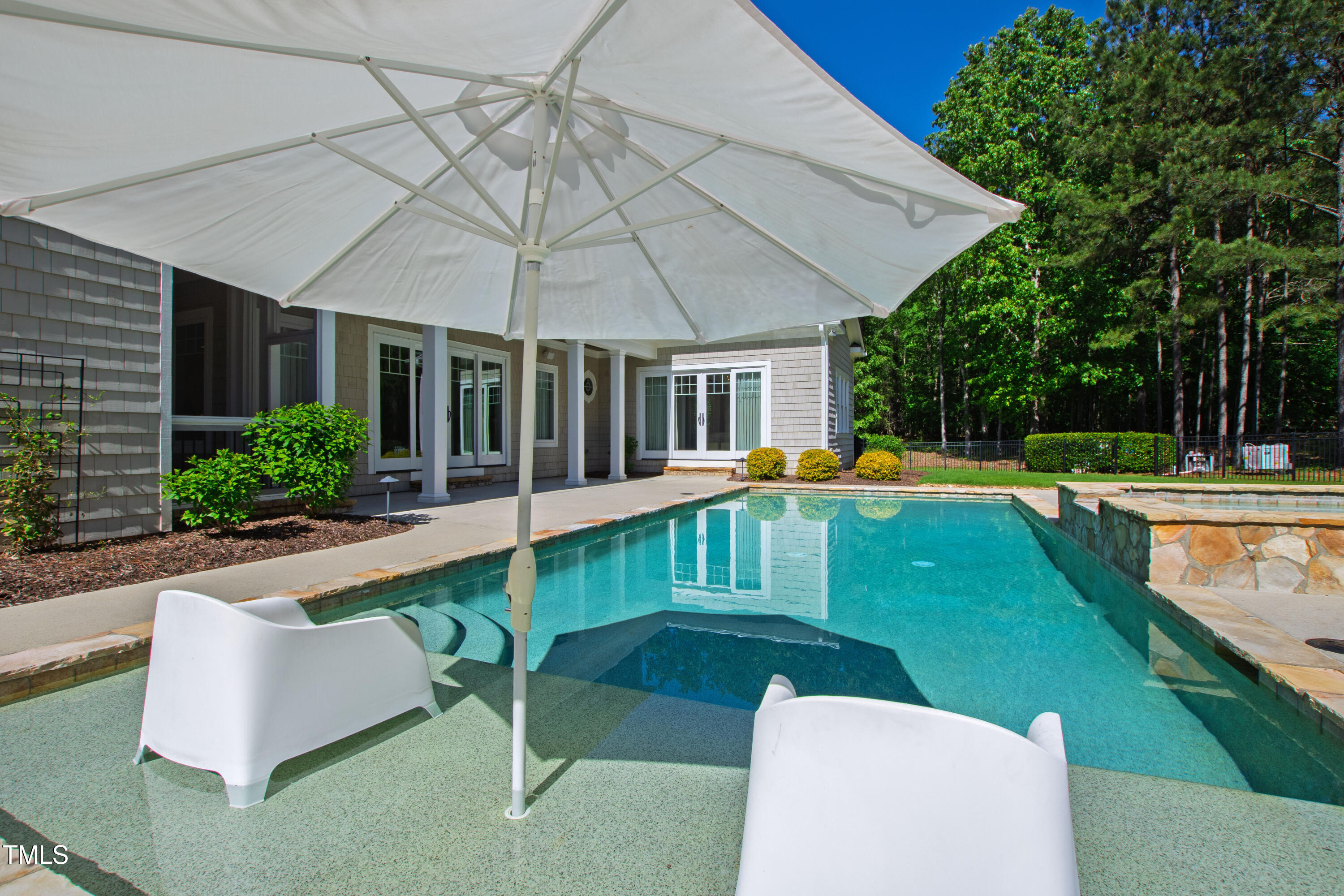 6 Castlewood Drive