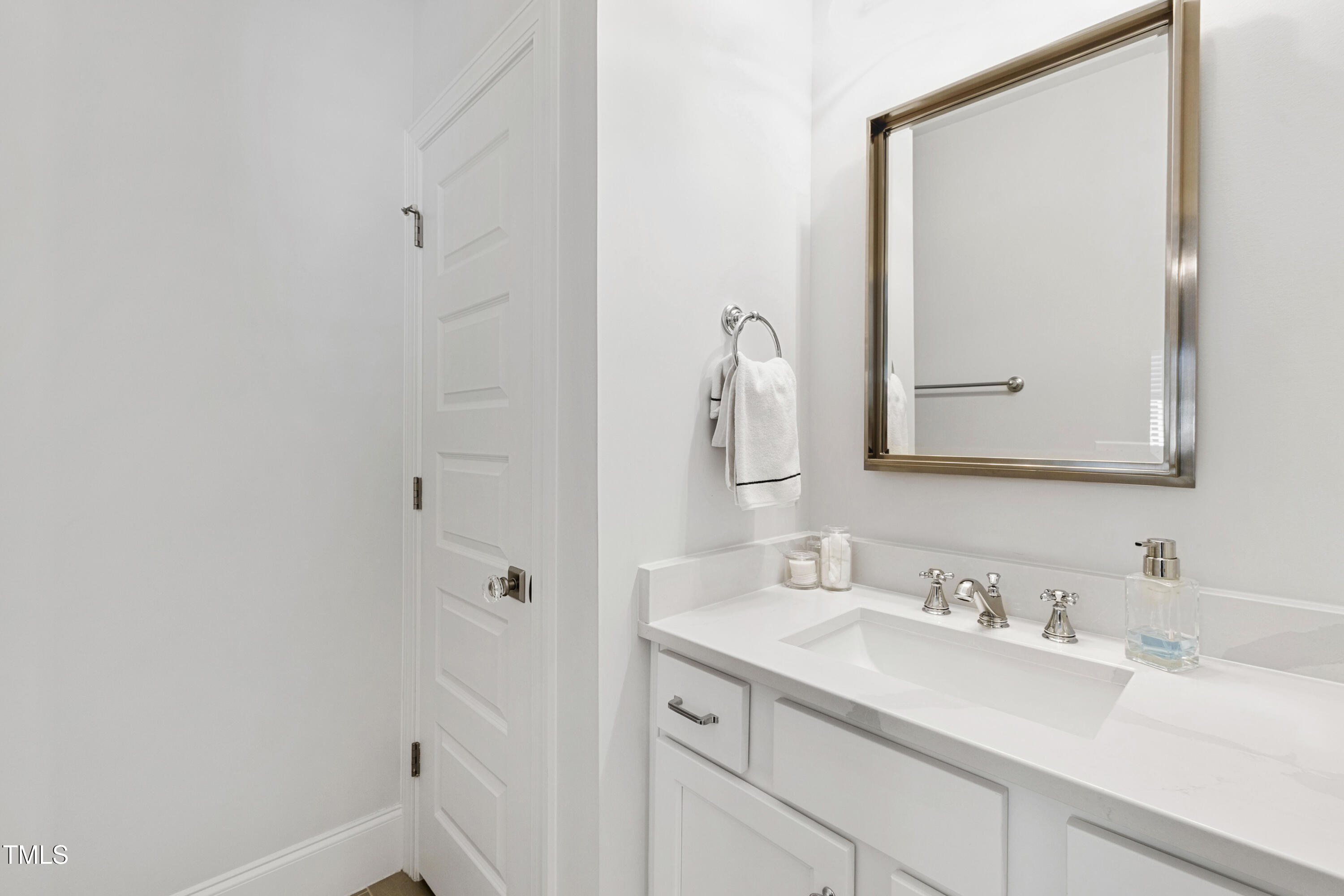911 Canterbury Road