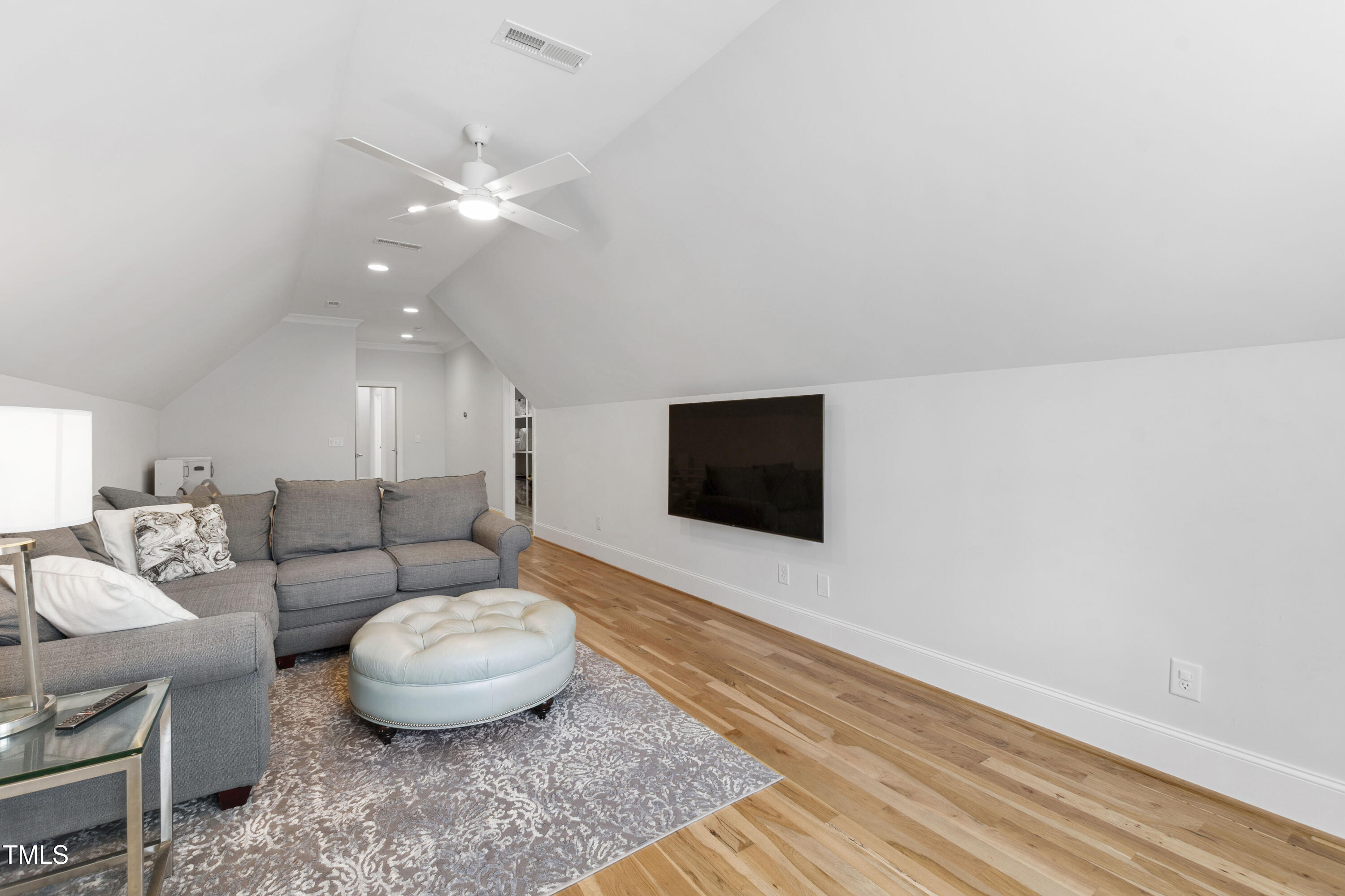 911 Canterbury Road