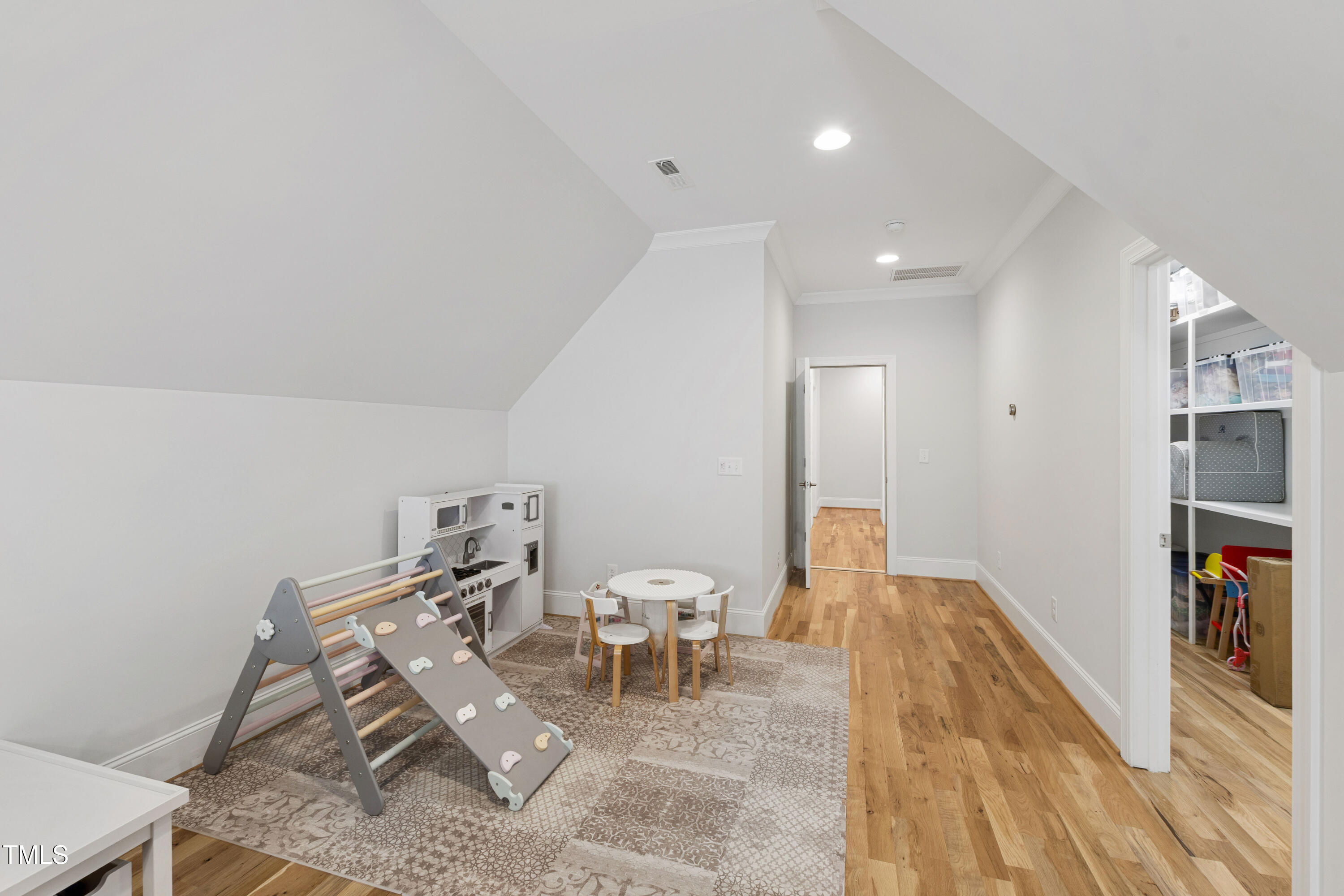 911 Canterbury Road
