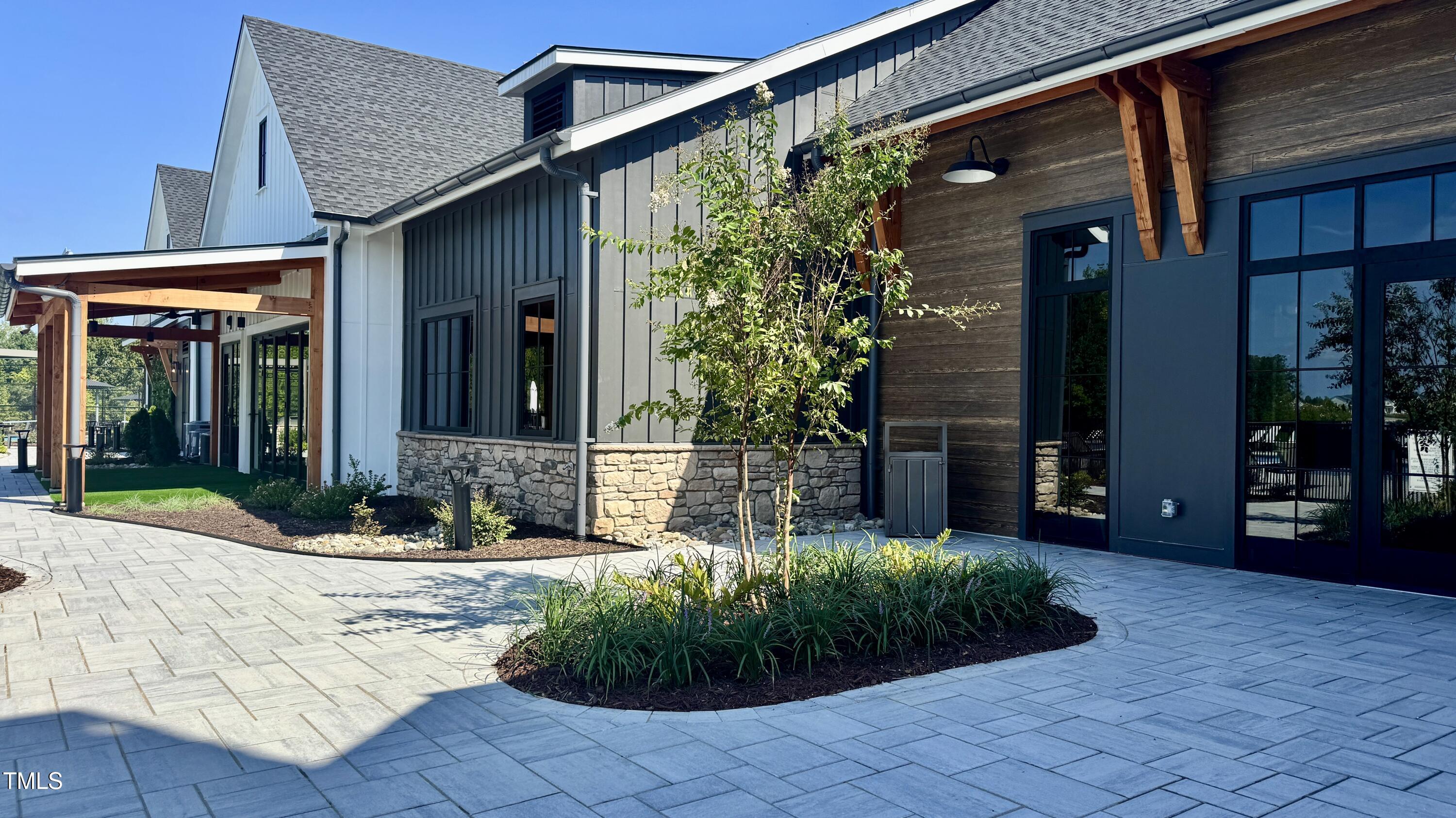 2409 Abbeyhill Drive # 6