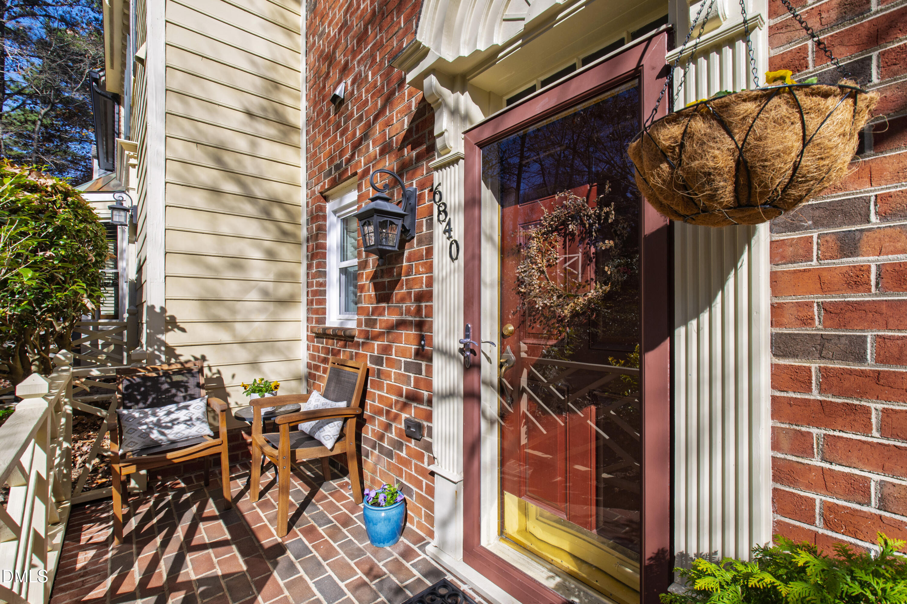 6840 Gloucester Road