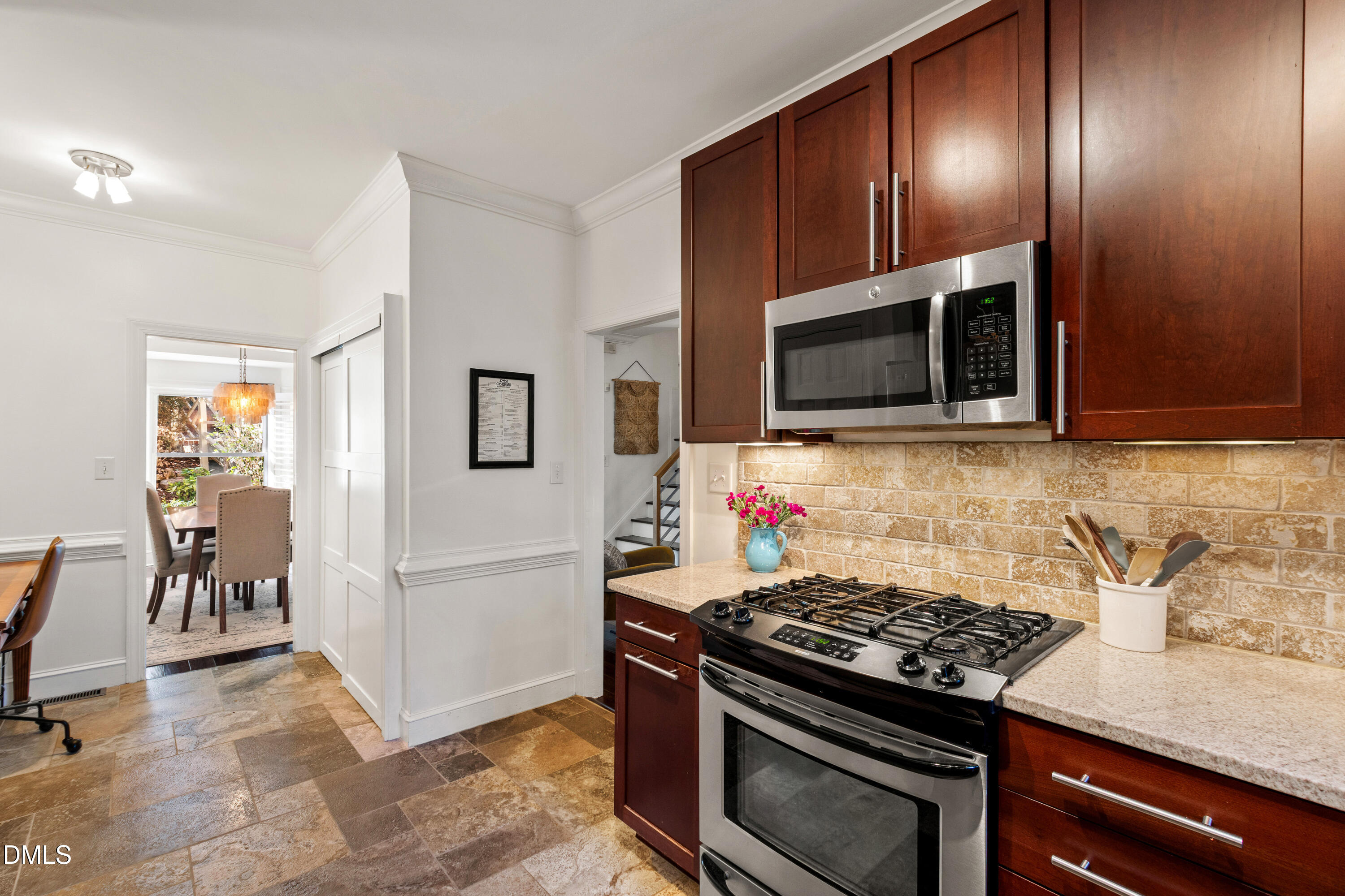 6840 Gloucester Road