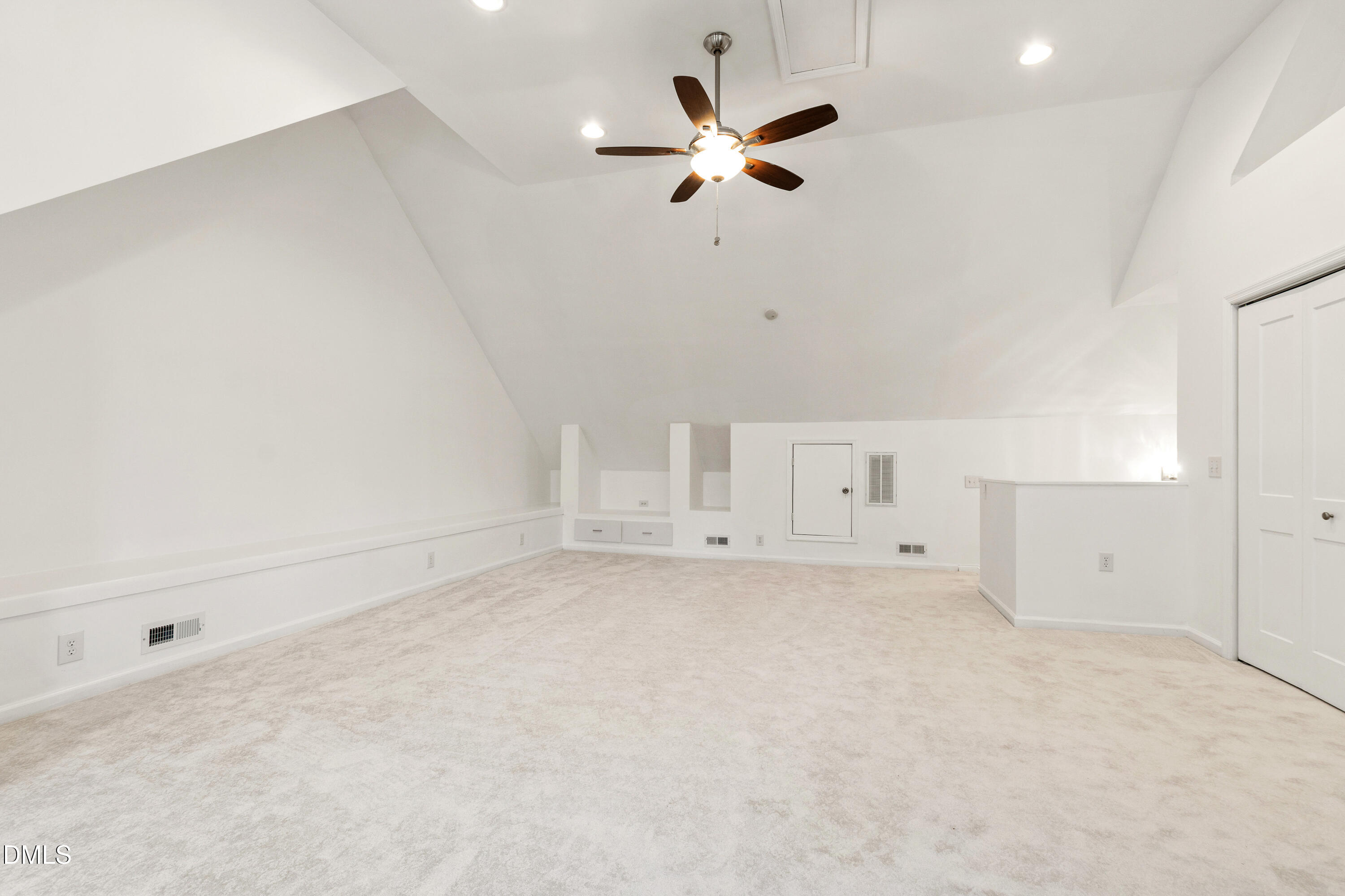 6840 Gloucester Road