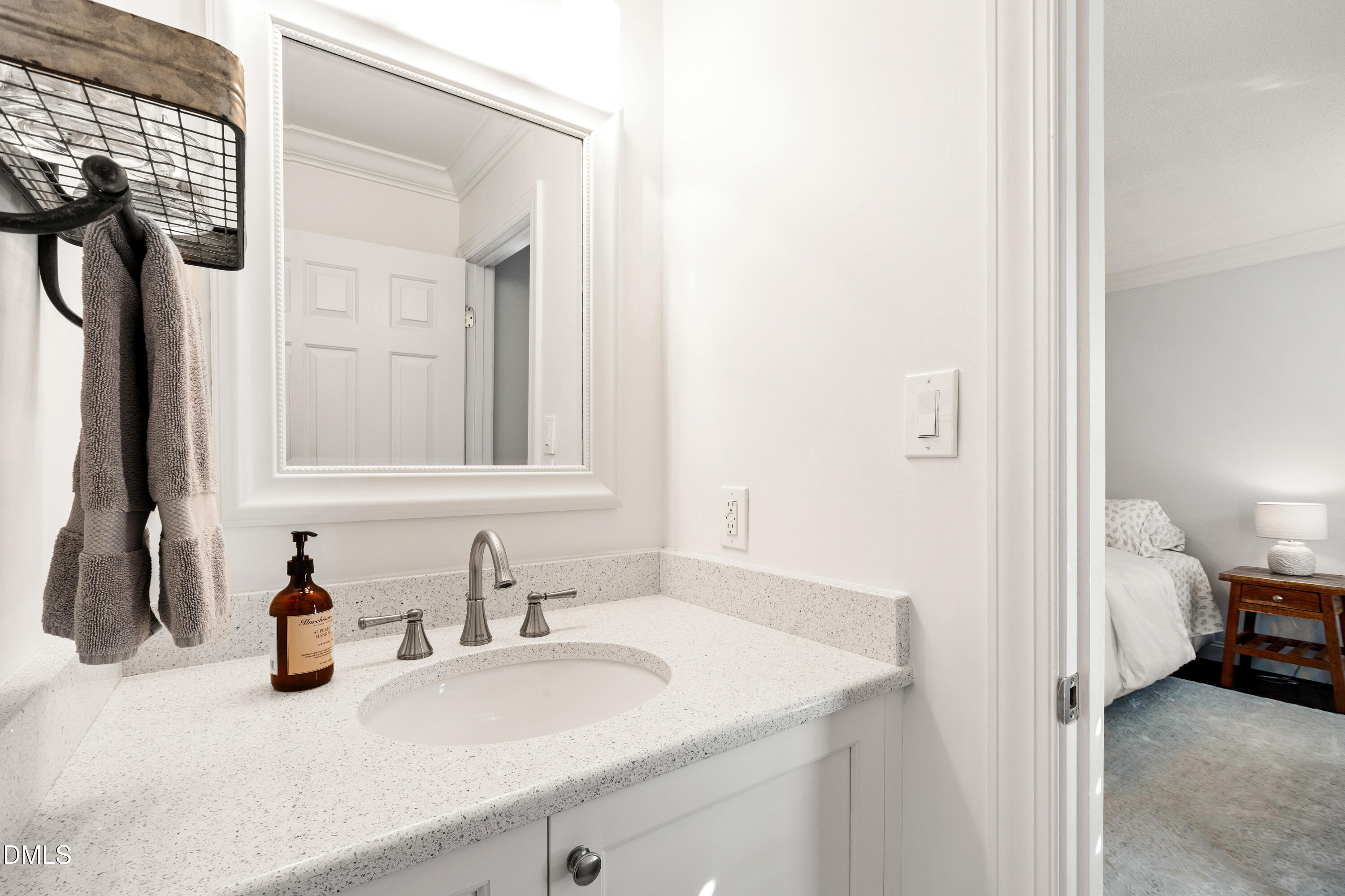 6840 Gloucester Road