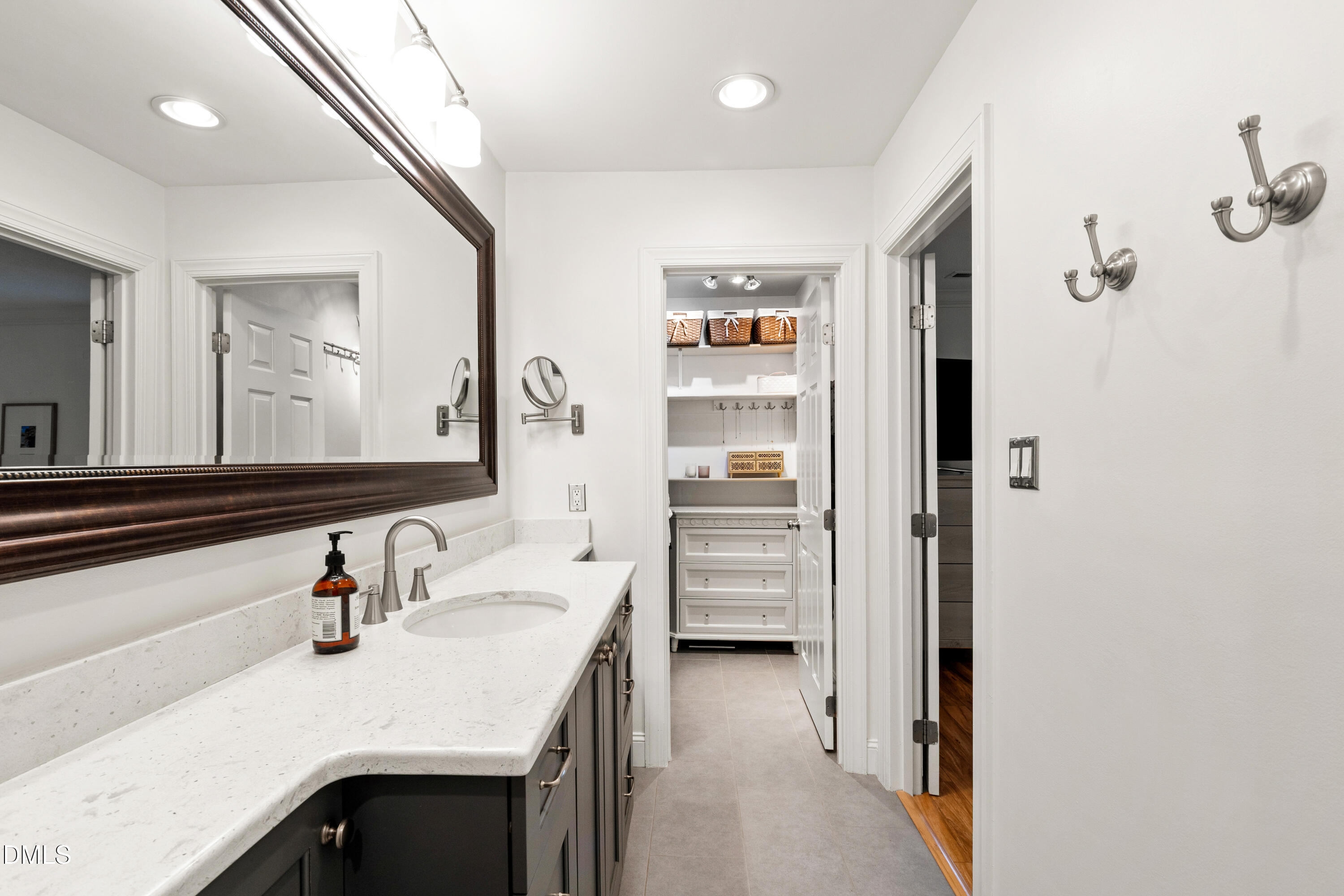 6840 Gloucester Road