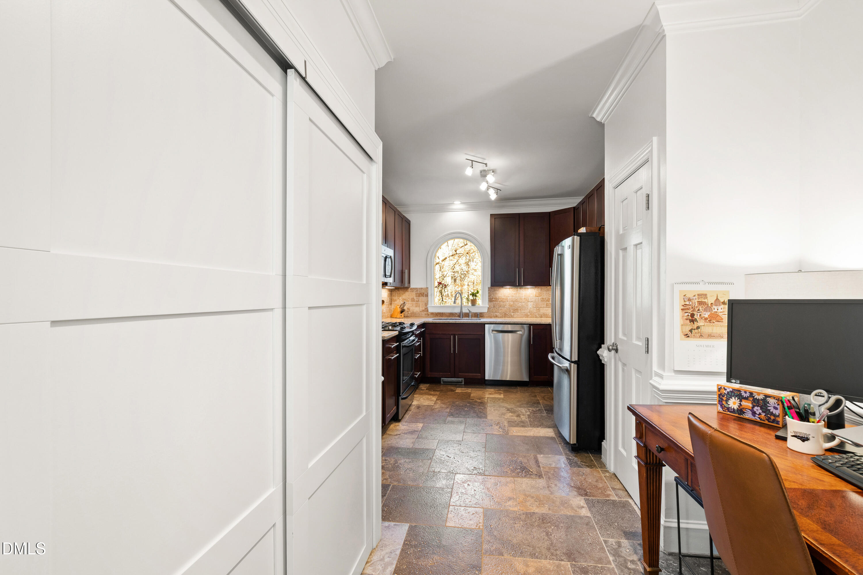 6840 Gloucester Road