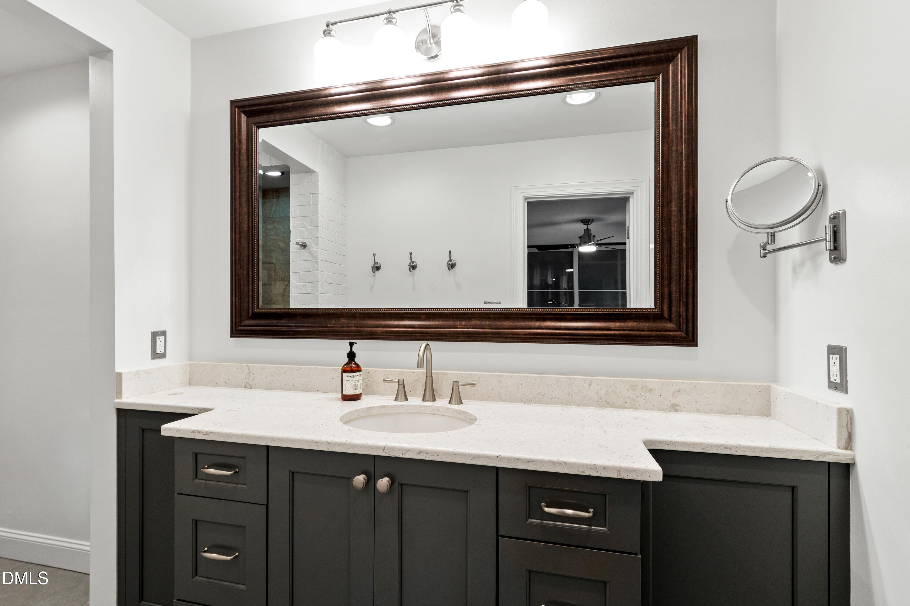 6840 Gloucester Road