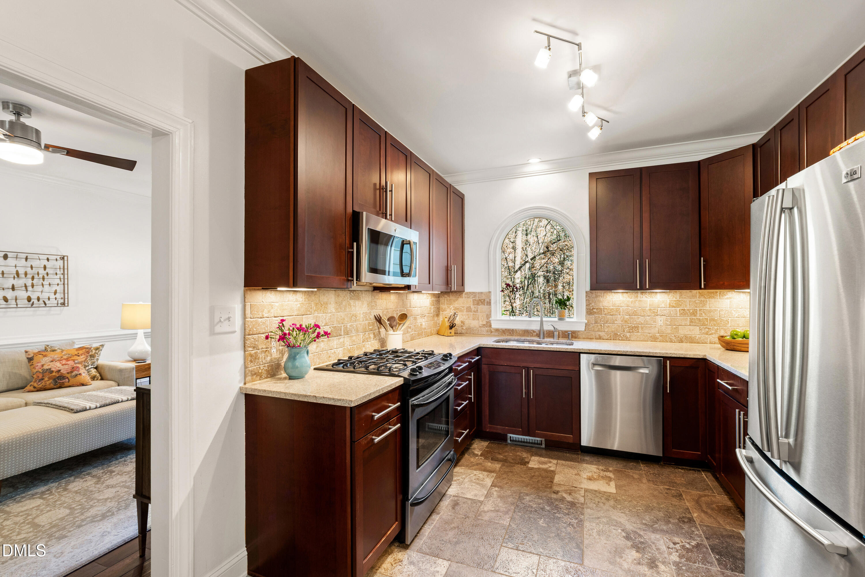 6840 Gloucester Road