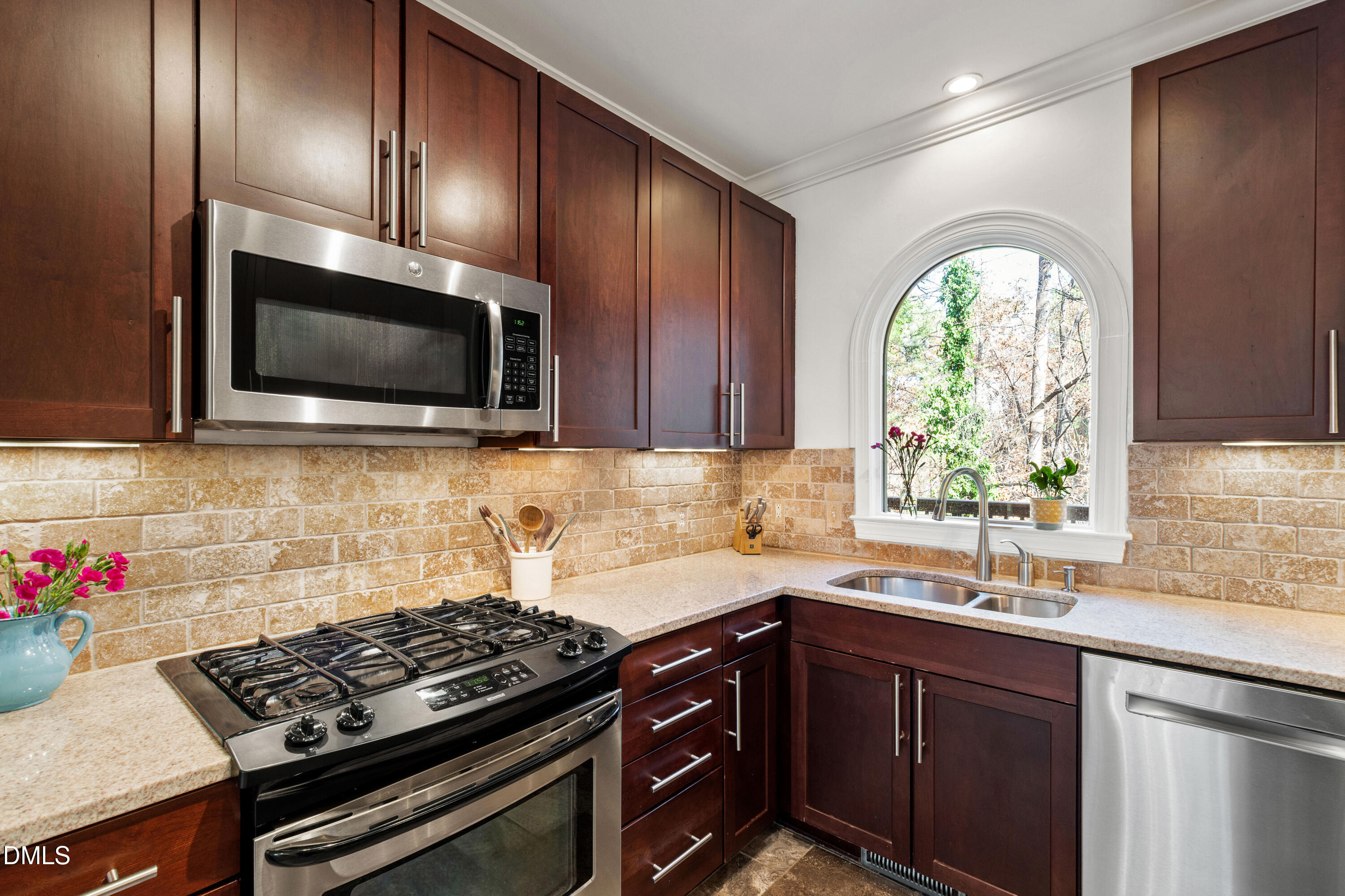 6840 Gloucester Road