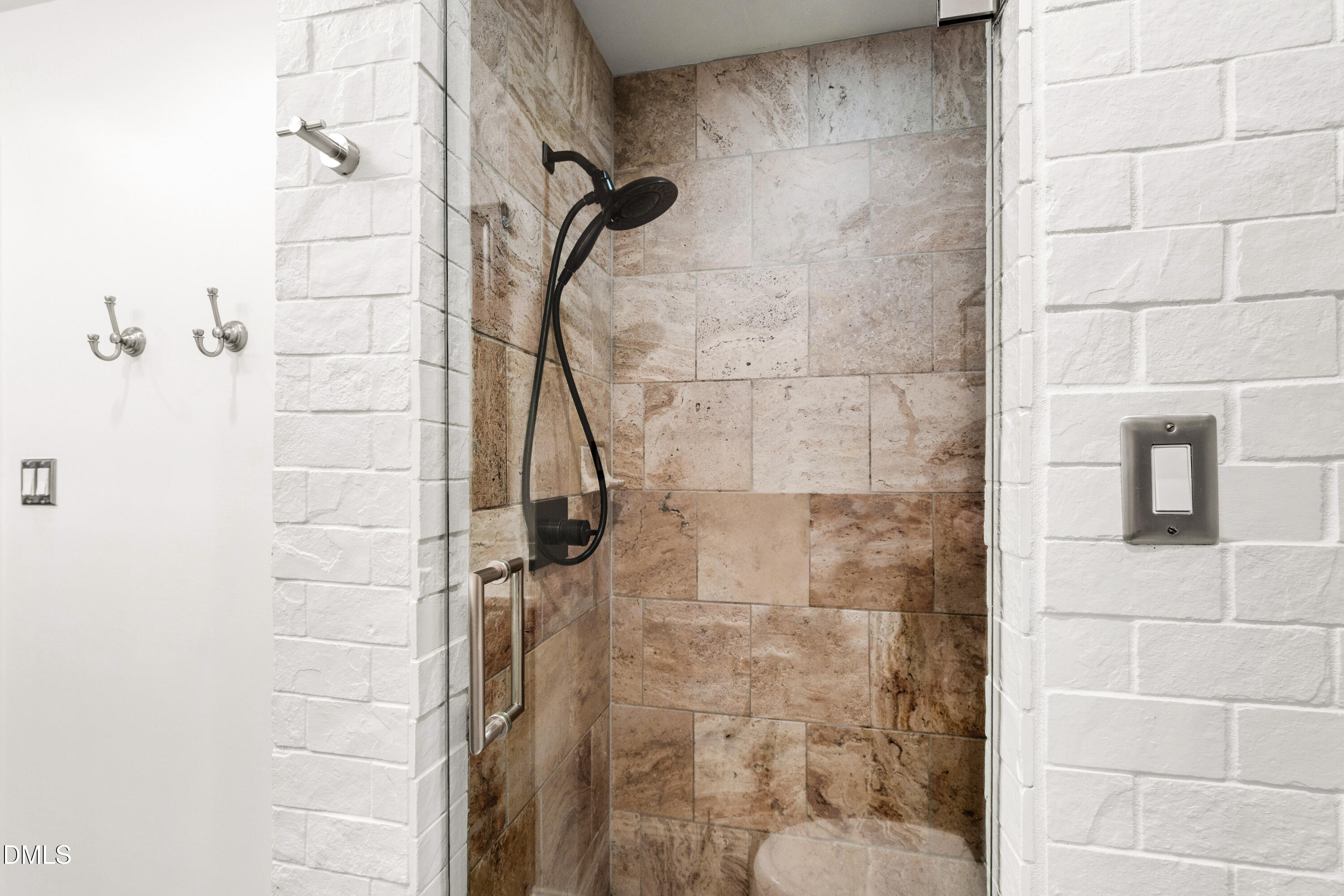 6840 Gloucester Road