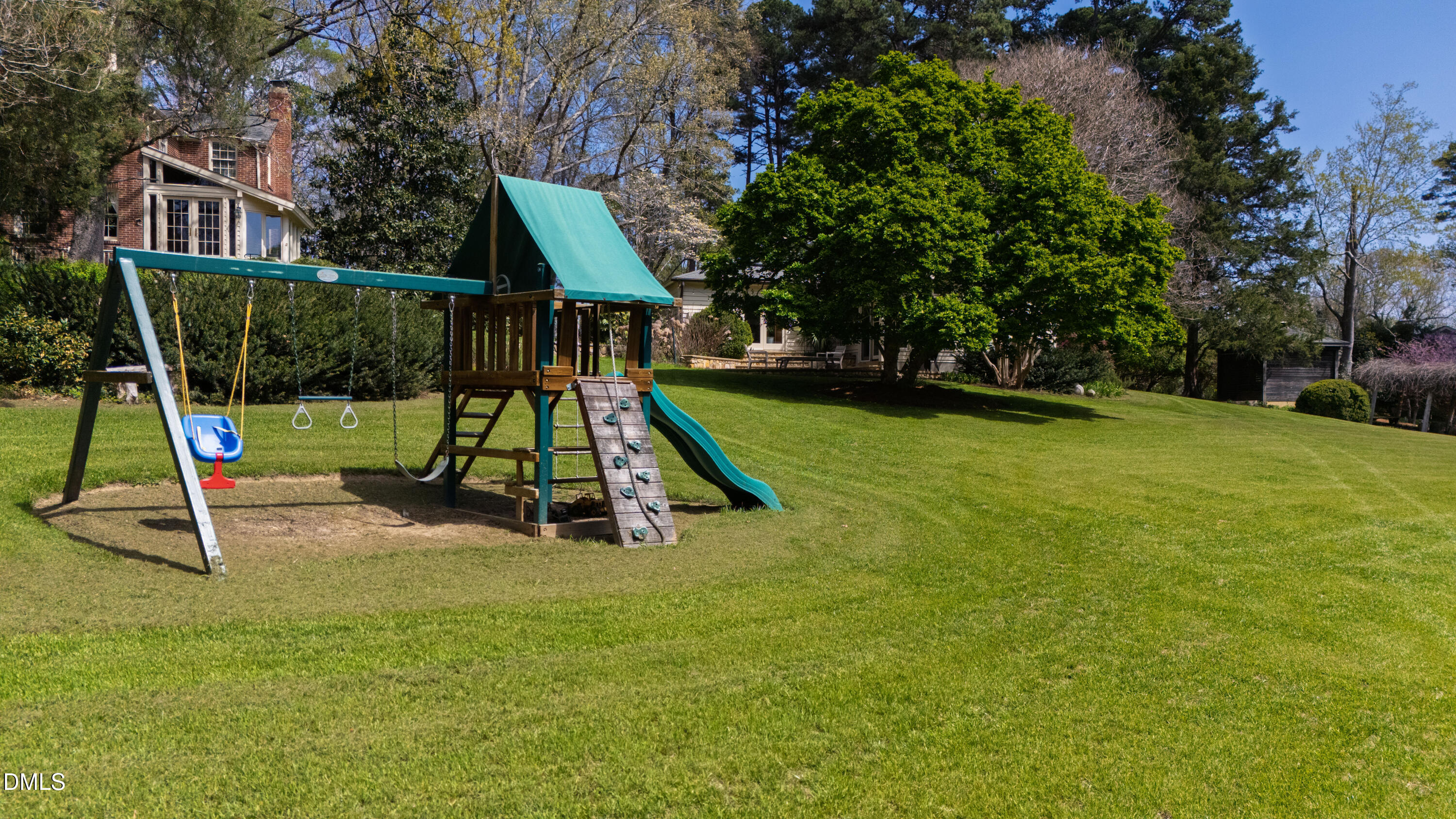223 Hillcrest Circle