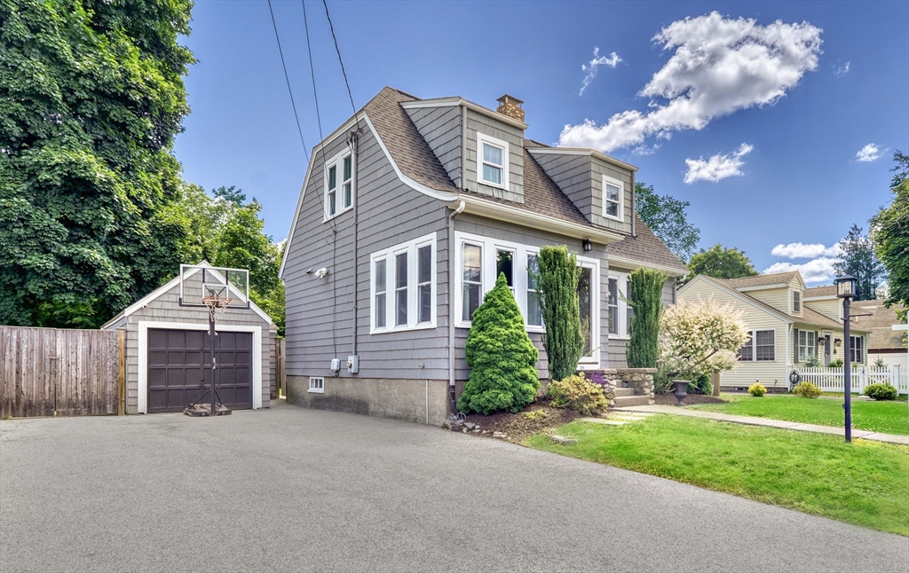166 Lakeshore Drive
