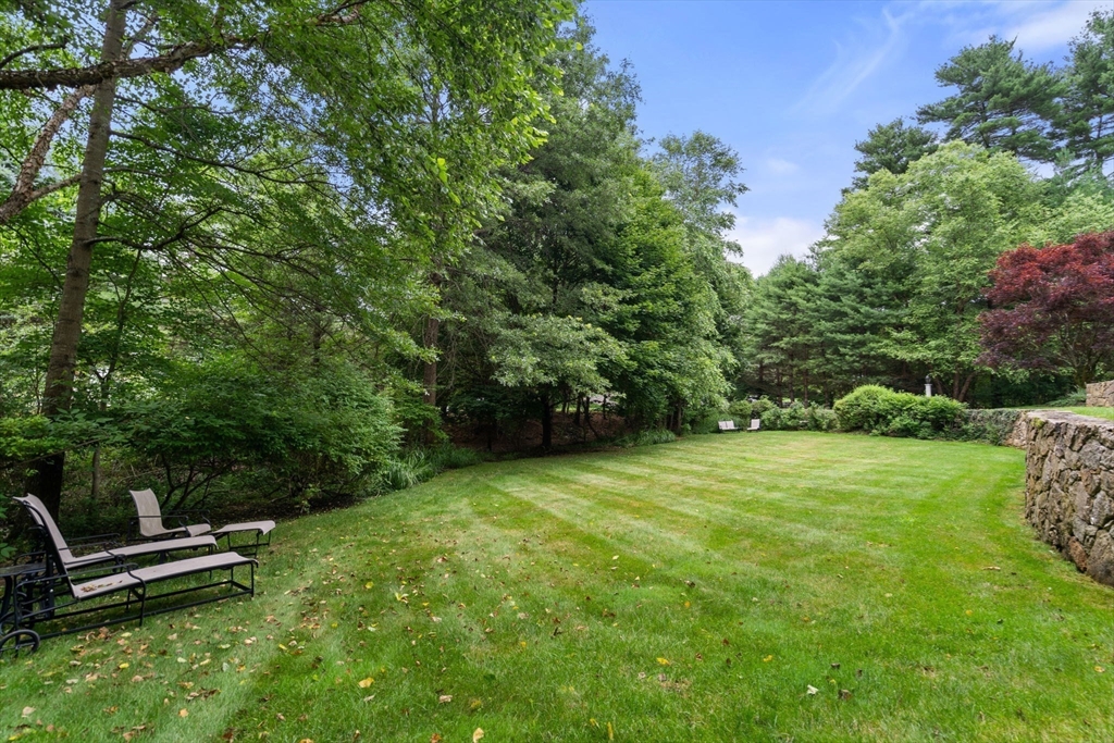 8 Stonemeadow Drive