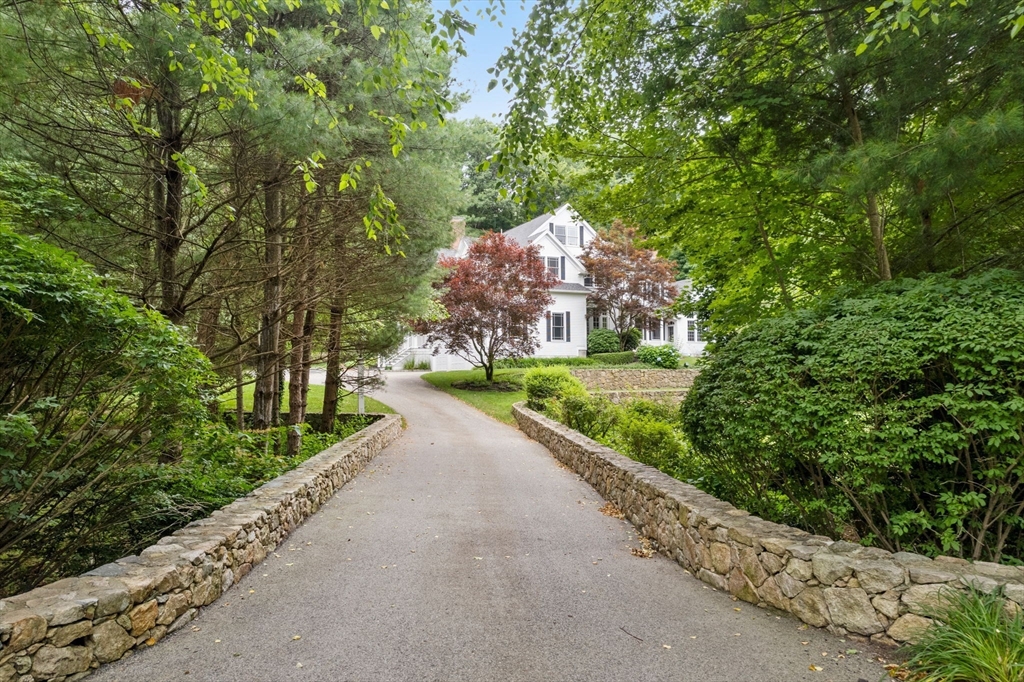 8 Stonemeadow Drive