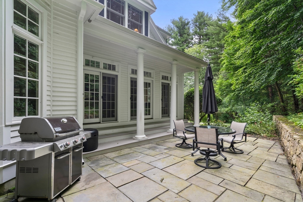 8 Stonemeadow Drive