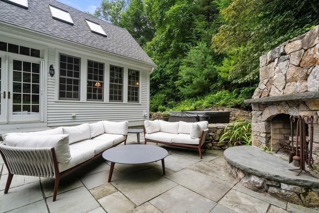 8 Stonemeadow Drive