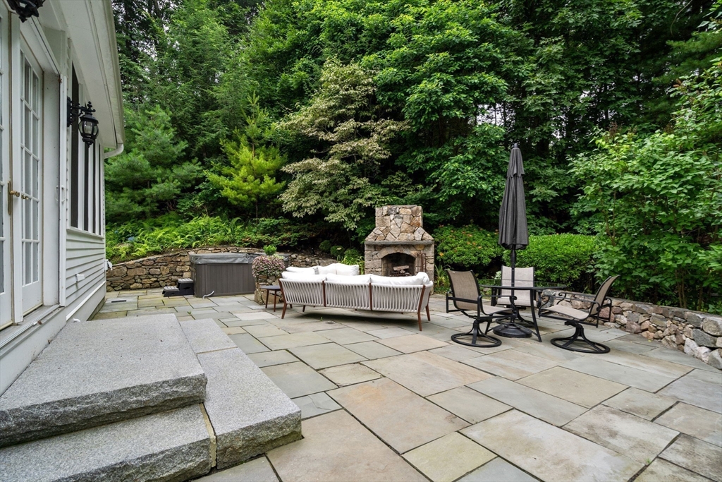 8 Stonemeadow Drive