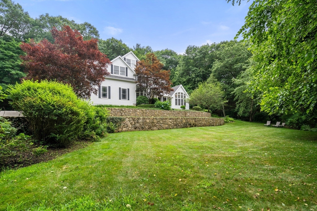 8 Stonemeadow Drive
