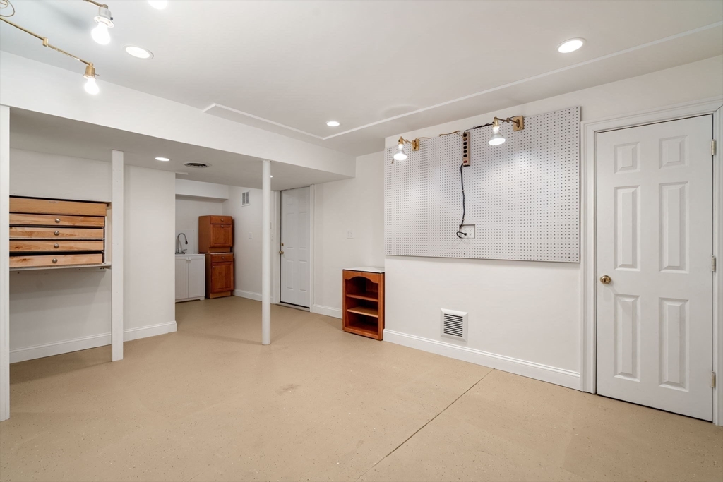 86 Strasser Avenue