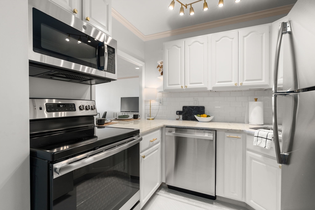 60 Babcock Street # 64
