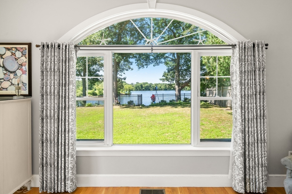 159 Lakeshore Drive