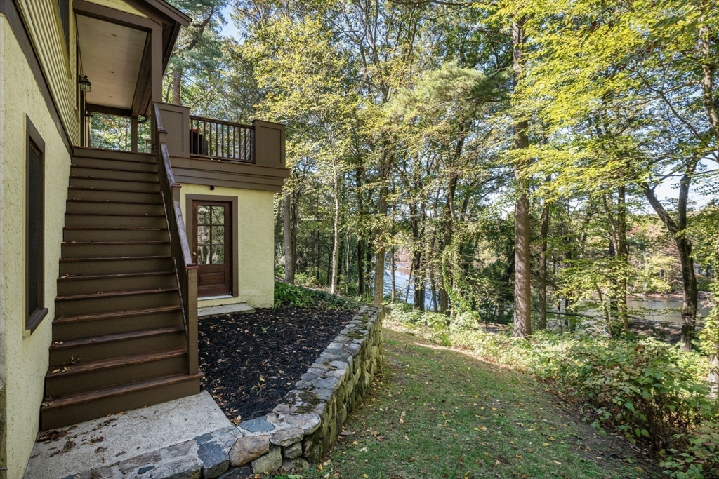 250 Meadowbrook Rd