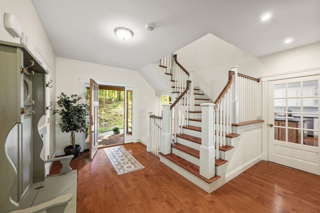 250 Meadowbrook Rd