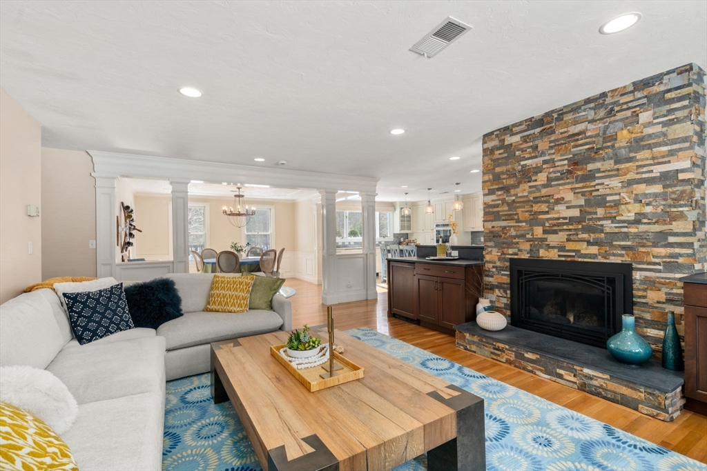 177 Bay Colony Drive