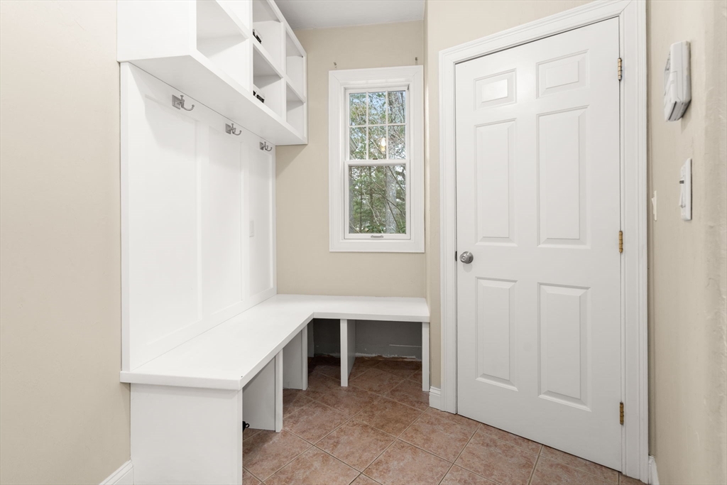 7 Pettee's Pond Lane